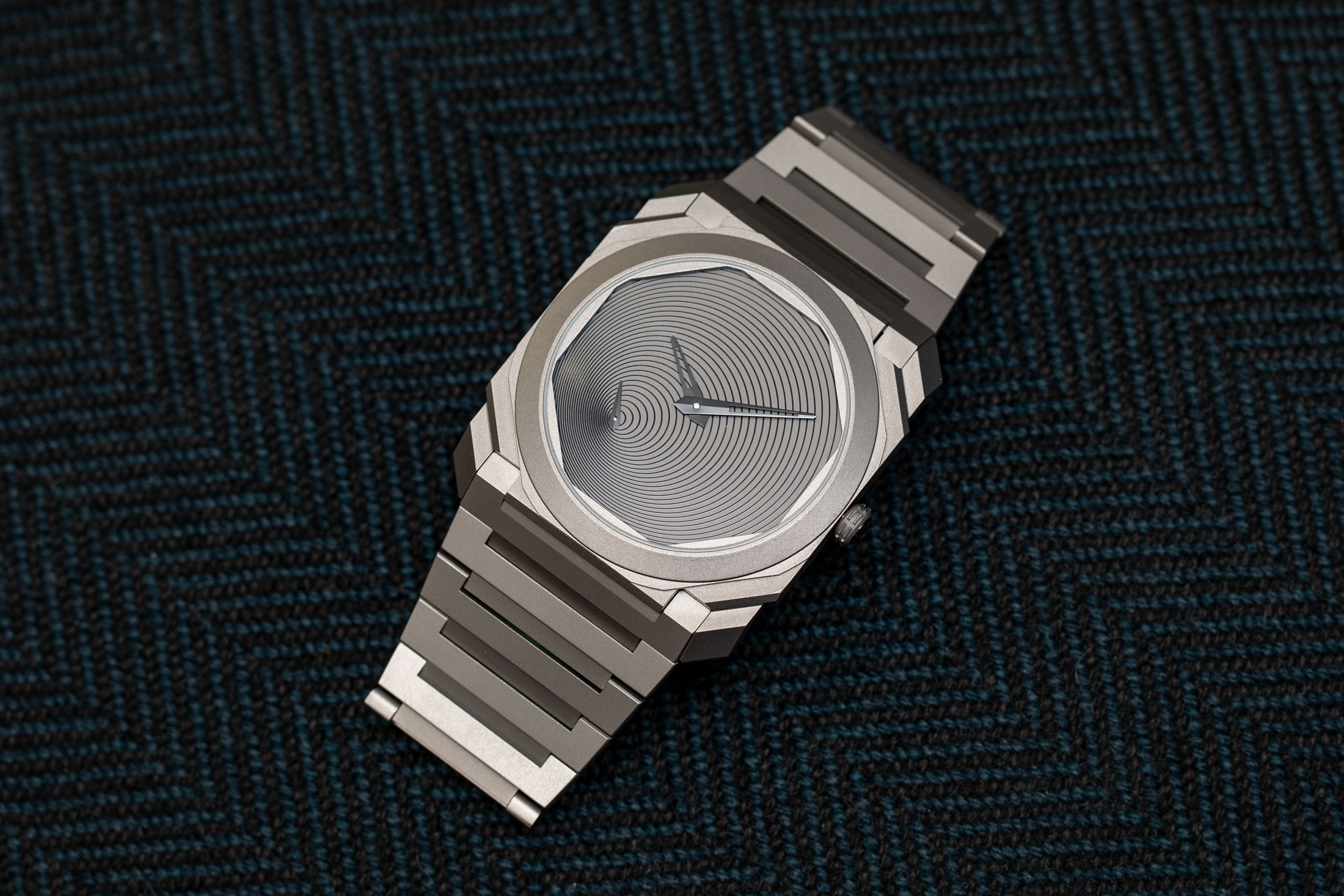 安藤忠雄 x ブルガリ オクト フィニッシモ オートマティック