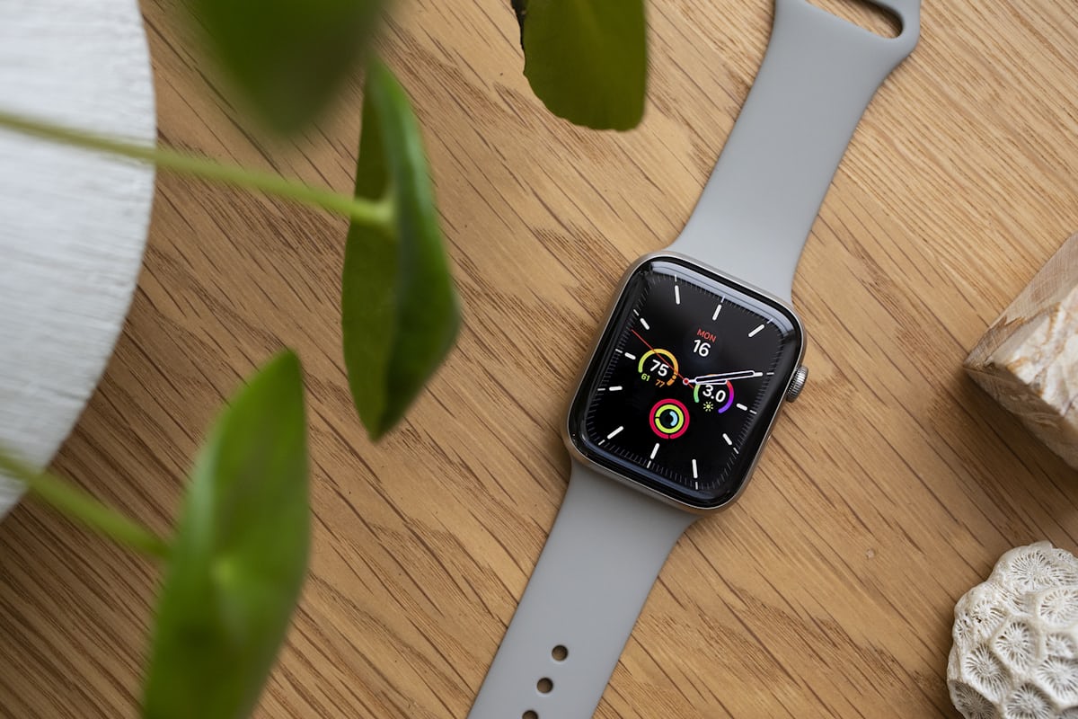 Apple Watch Series 5 エディション チタンを1週間レビュー 動画解説付き Hodinkee Japan ホディンキー 日本版