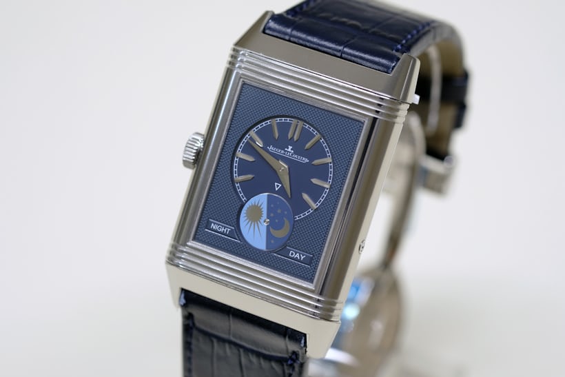 The  Reverso Tribute Moon displays the time in two time zones, using separate dials to distinguish home time from local time.