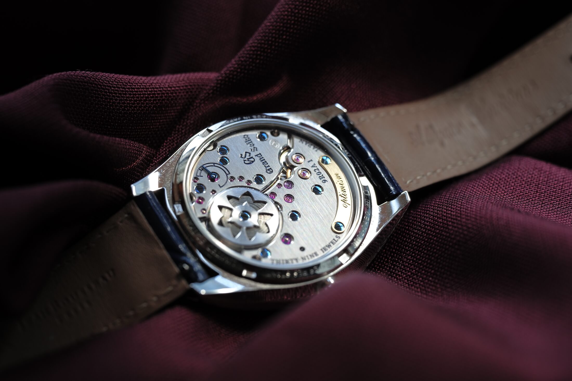 グランドセイコー SBGZ001　 “optimism” 刻印のクロースアップ、2020年