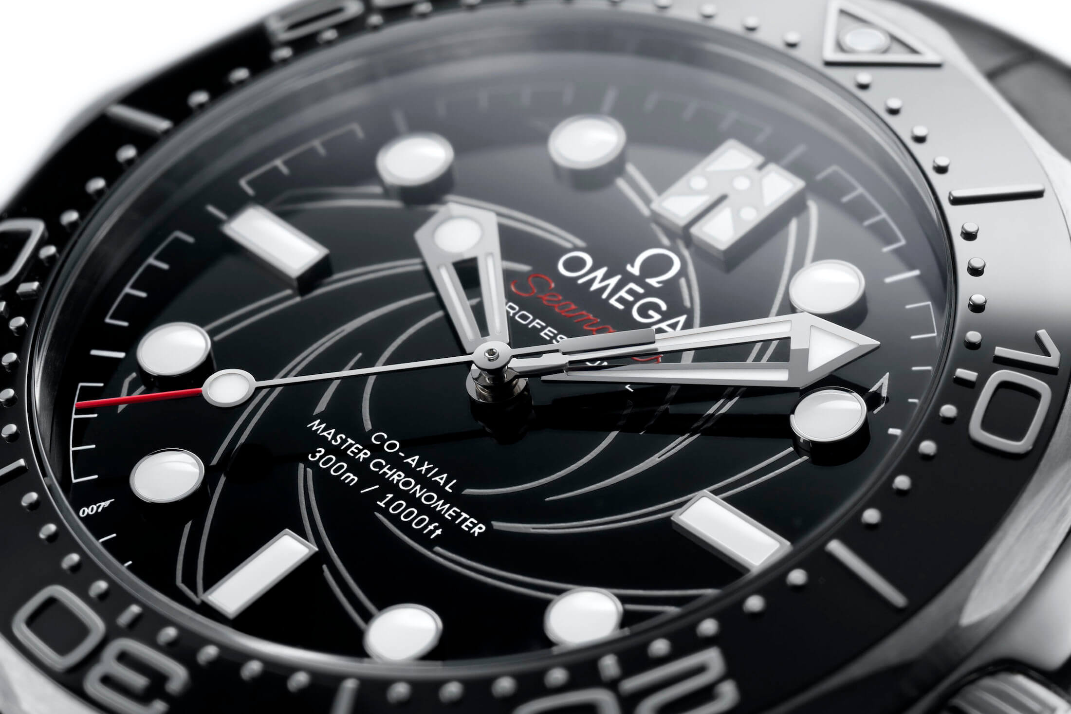 オメガ　シーマスター ダイバー300M ジェームズ・ボンド ナンバード エディション プラチナのダイヤルアップ