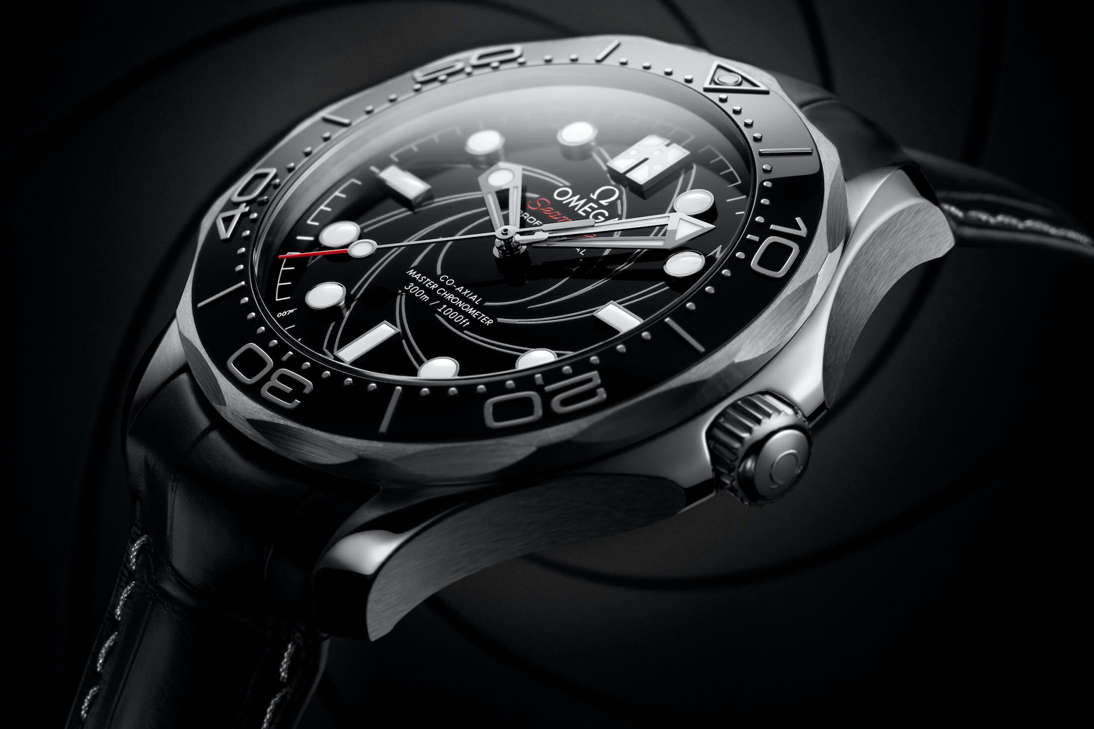 オメガ　シーマスター ダイバー300M ジェームズ・ボンド ナンバード エディション プラチナのケースサイド