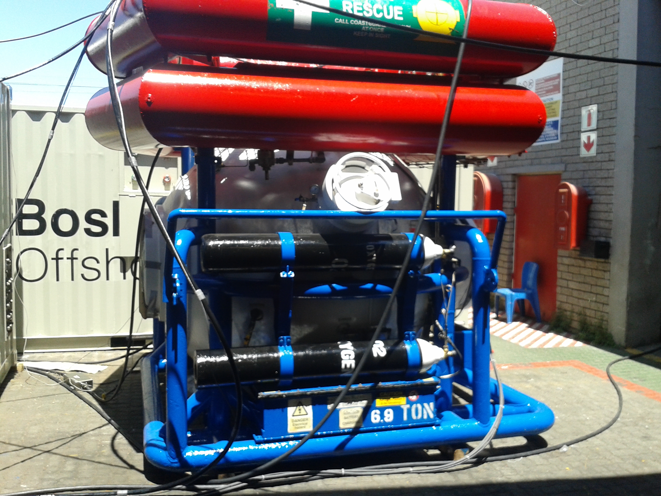 hyperbaric escape pod saturation diving