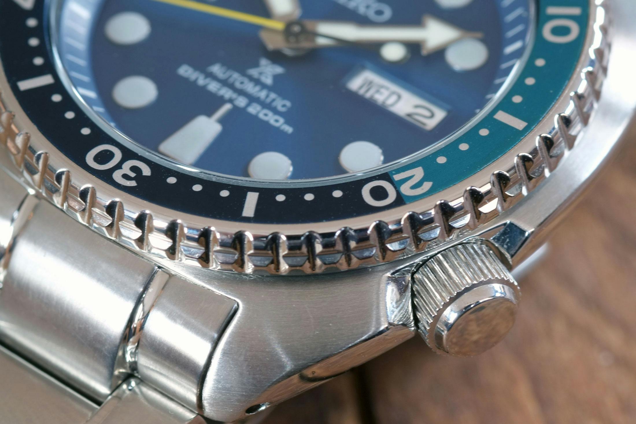 seiko diver automatic turtle bezel closeup