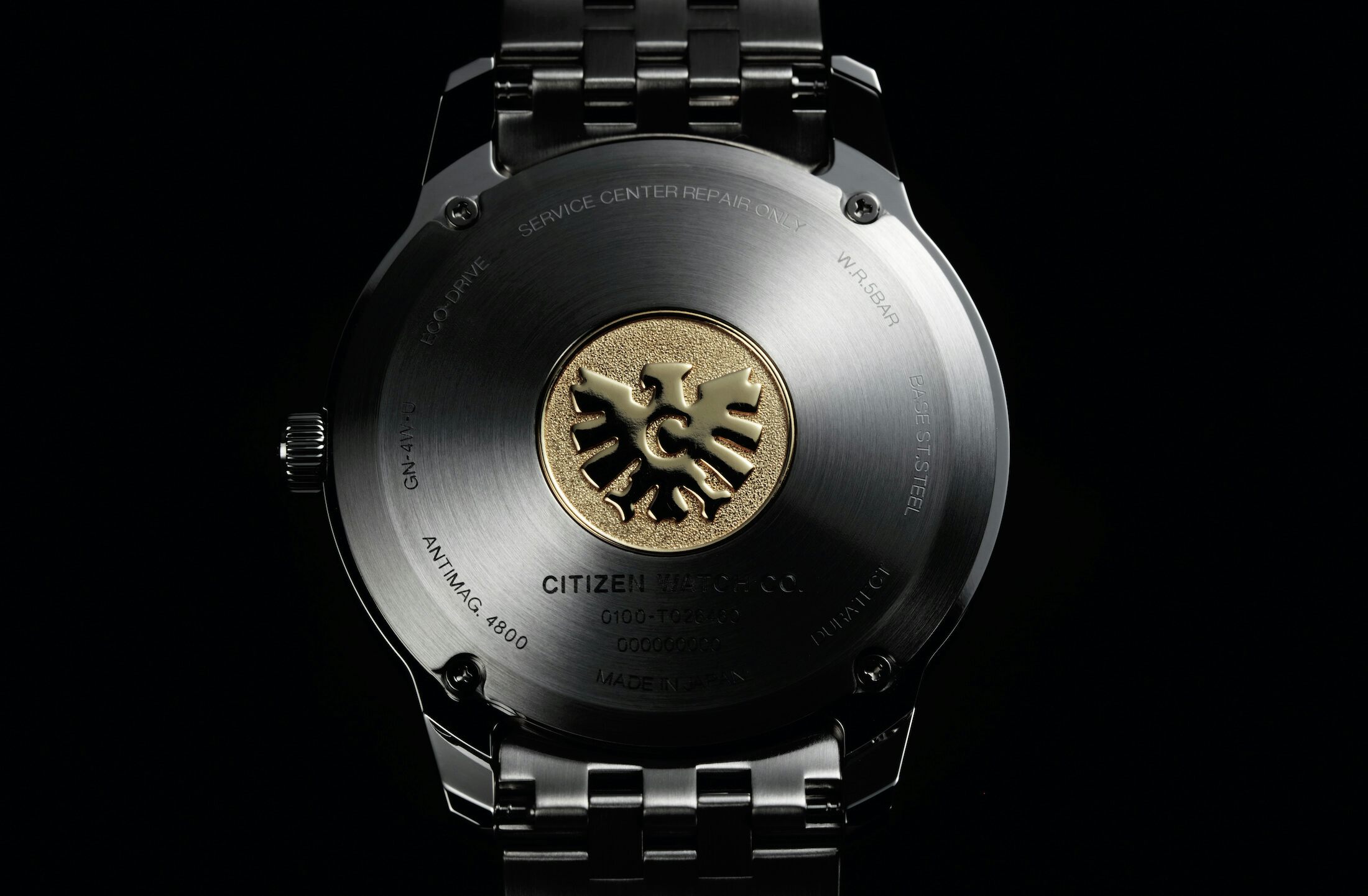 https://hodinkee-jp.imgix.net/uploads/images/1600248019578-y47229c914-0ccb7ce8db727f815a241742e896b954/AQ6100-56L_IMG05.jpg?ixlib=rails-1.1.0&fm=jpg&q=55&auto=format&usm=12&fit=crop&ch=Width%2CDPR%2CSave-Data&alt=