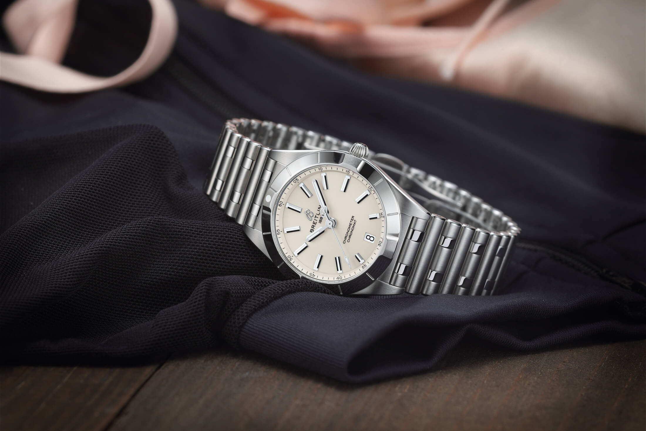 クロノマット 32のホワイトダイヤル