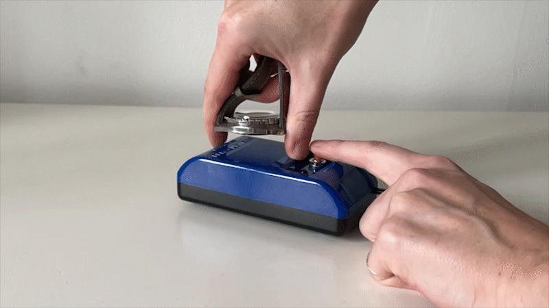 時計の磁気抜きをする方法 - Hodinkee Japan （ホディンキー