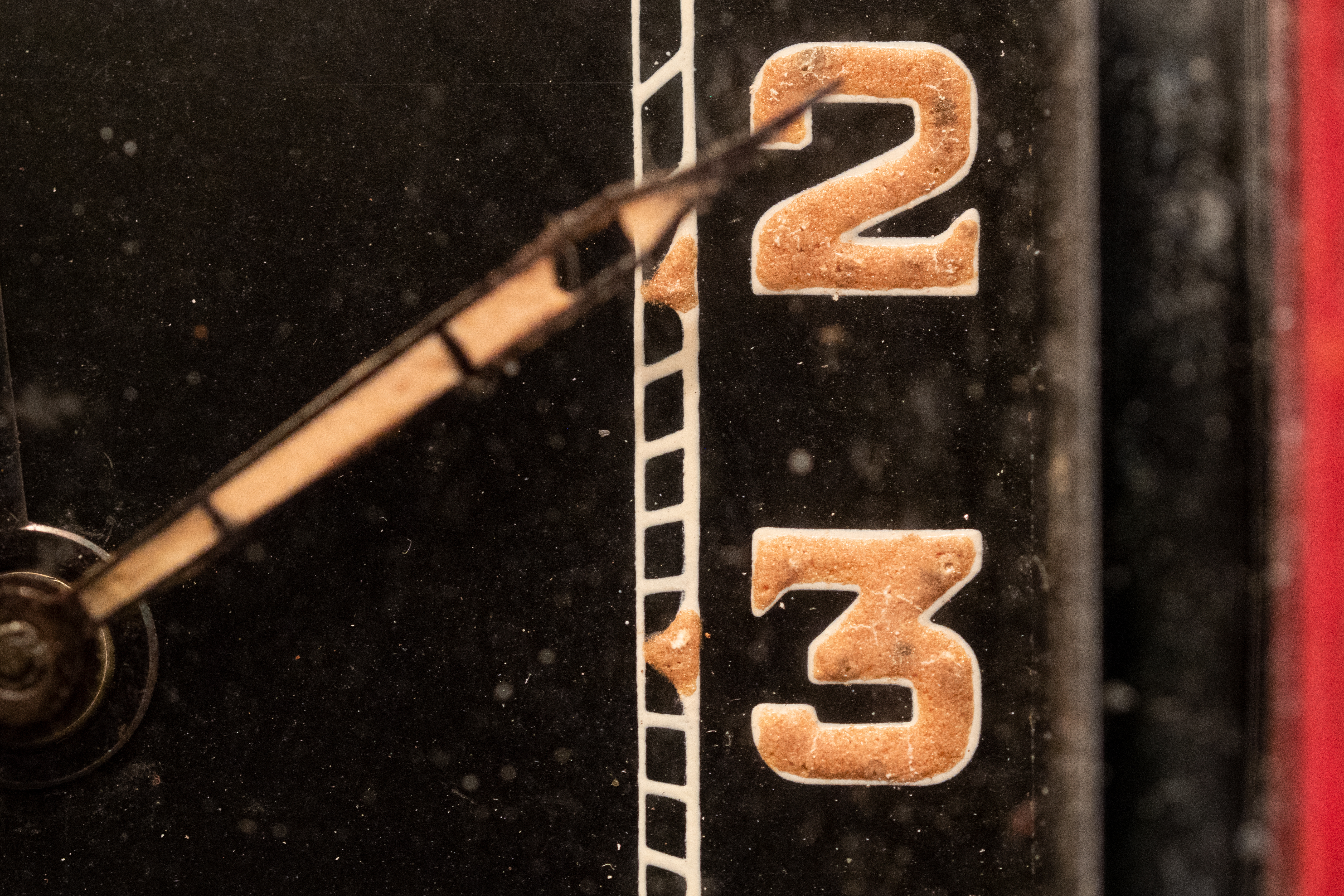 時計の文字盤を発光させる素材とその違いの見分け方 Hodinkee Japan ホディンキー 日本版