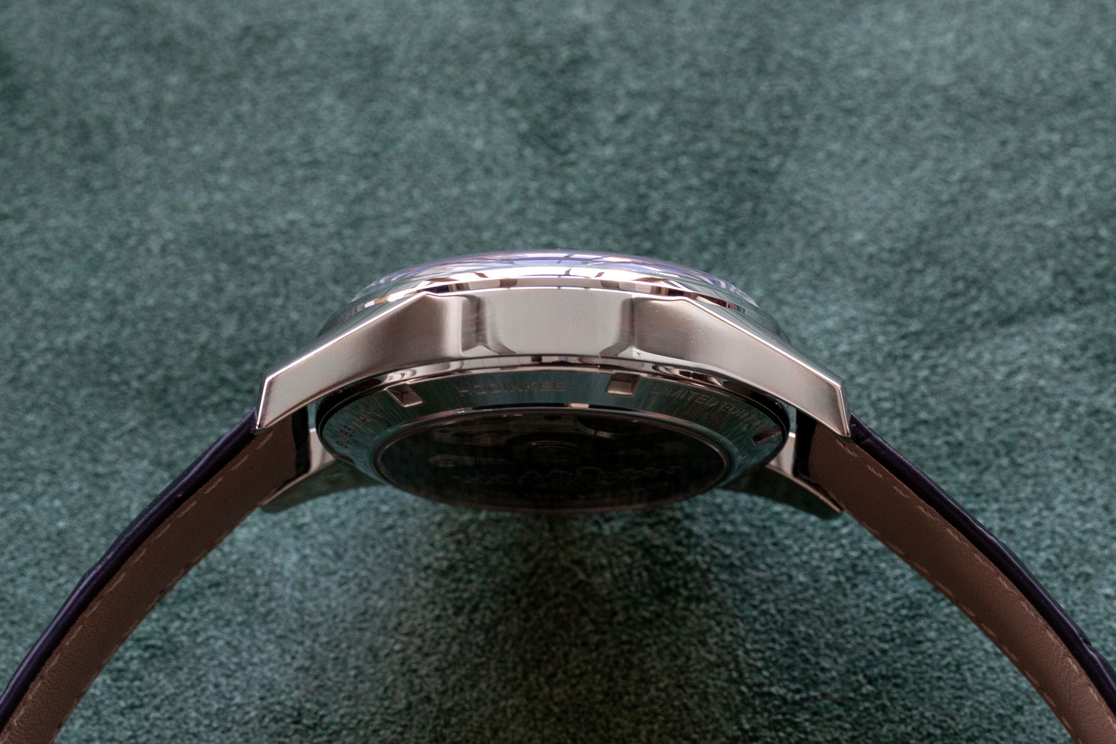 カレラ 'ダート45' HODINKEE リミテッド エディションのケースサイド