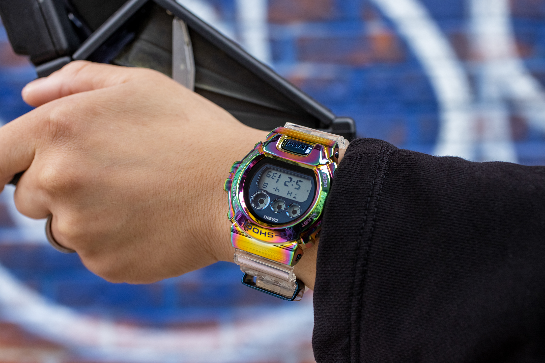 Kith G-SHOCK GM-6900レインボー 10周年限定モデルメンズ - 腕時計(デジタル)