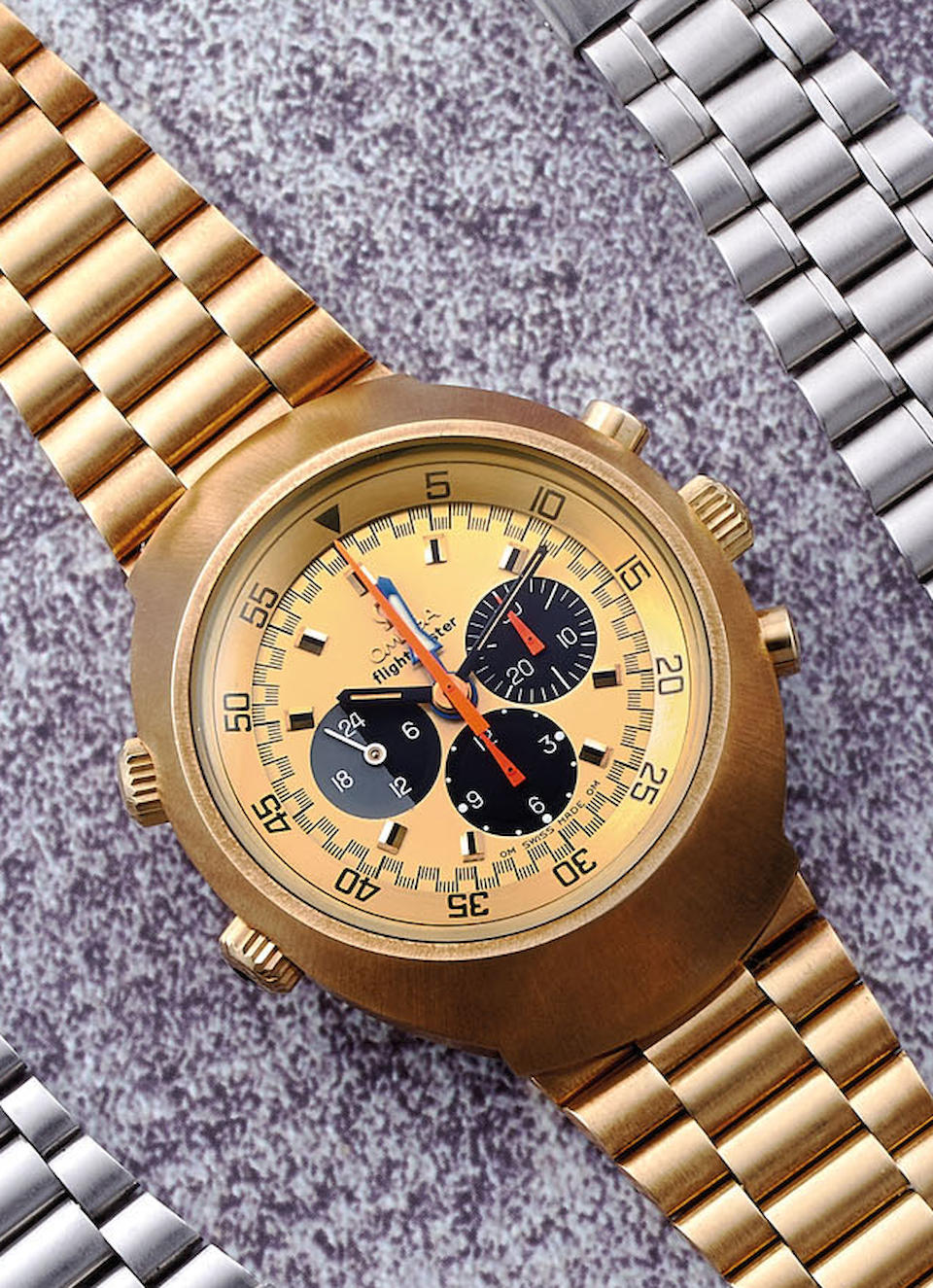 Grails: オメガ フライトマスター 空の高みへ：70年代の金無垢の