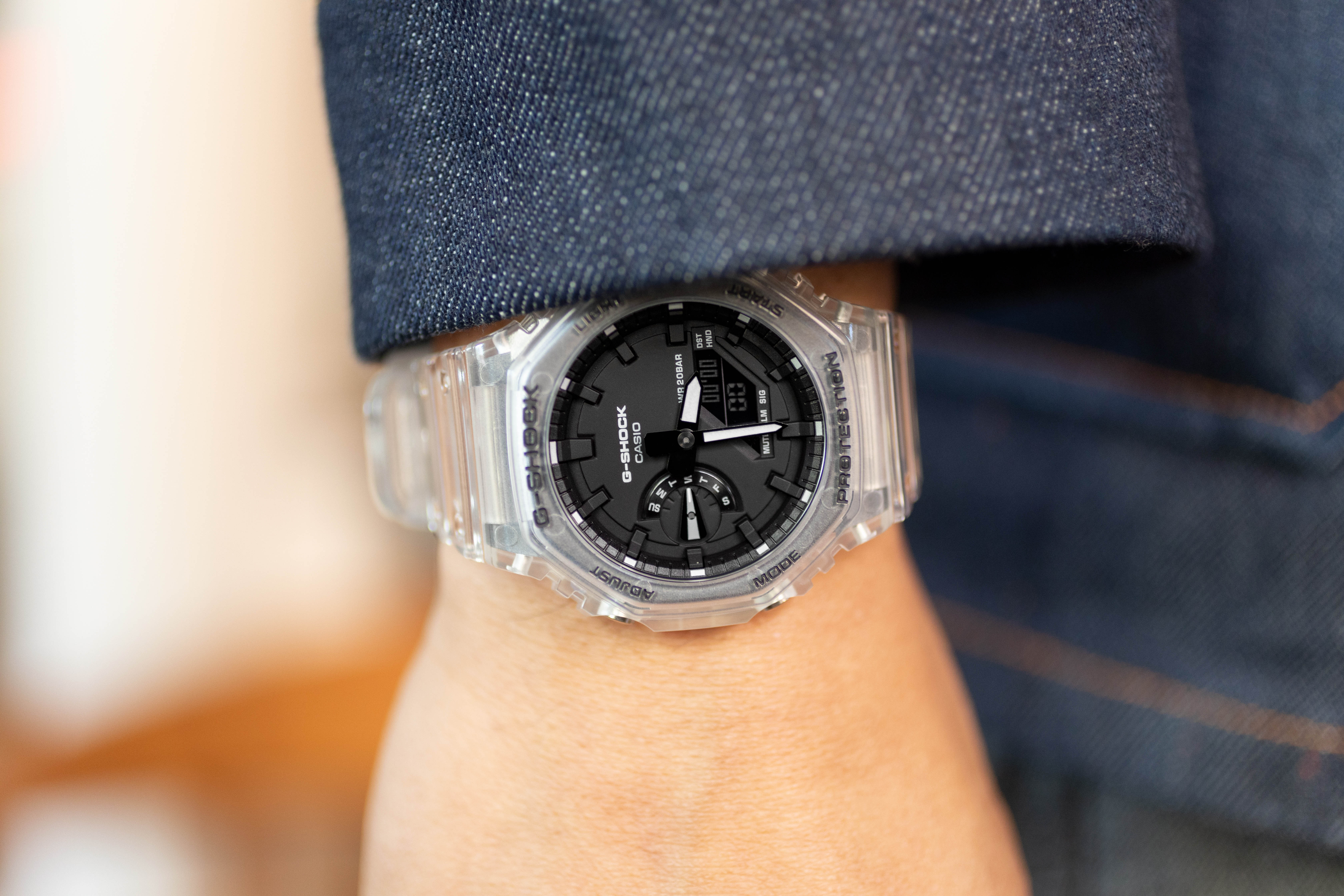 Hands-On: G-SHOCK カシオーク スケルトン、待ち焦がれた夏のために私が買った透明な腕時計 - Hodinkee Japan  （ホディンキー 日本版）