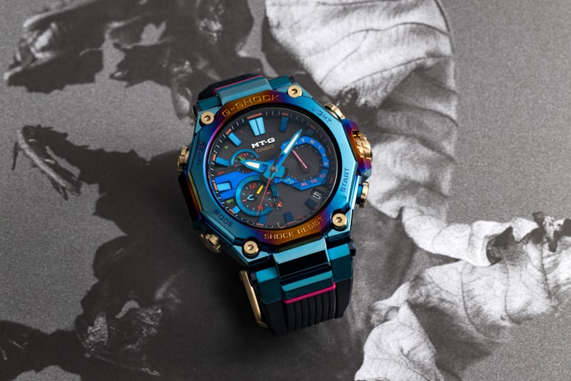 青」から飛び立つG-SHOCK「ブルーフェニックス」 - Hodinkee 青」から飛び立つG-SHOCK「ブルーフェニックス」 - Hodinkee