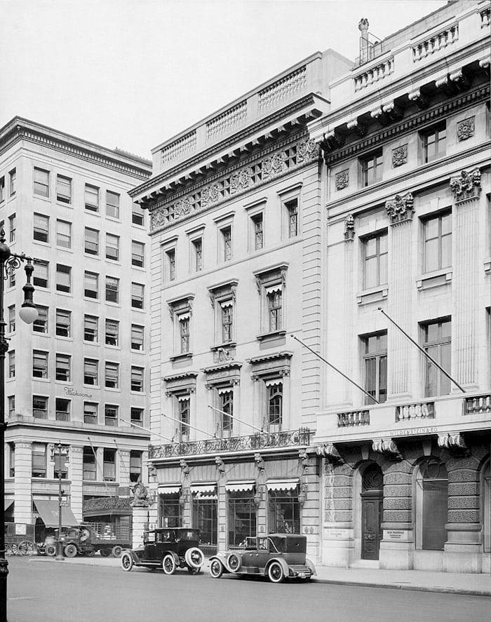 Cartier mansion corner view 1920