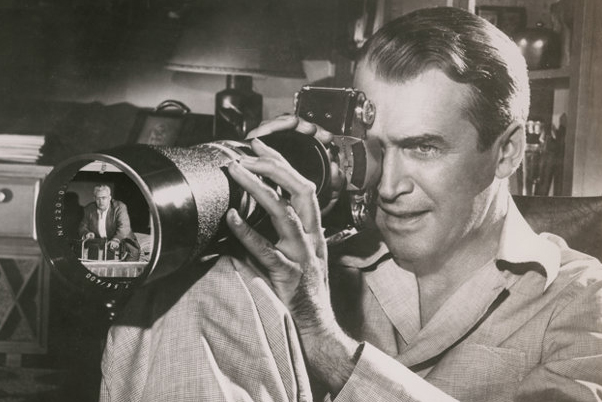 Watching Movies ジミー スチュワート 裏窓 でティソのフィールドウォッチを室内で着用 Hodinkee Japan ホディンキー 日本版