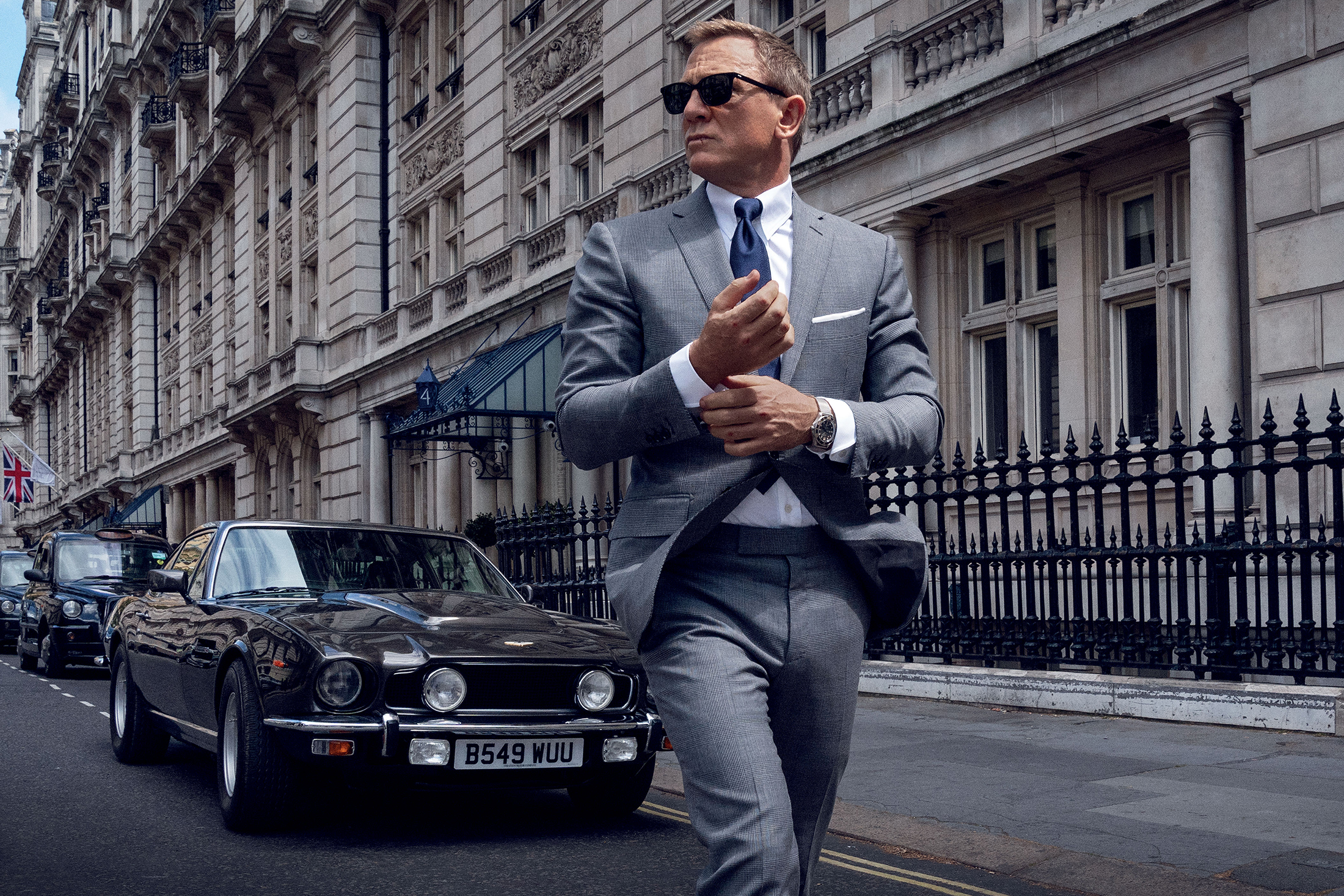 Watching Movies ダニエル クレイグ 007 ノー タイム トゥ ダイ のカーテンコールでオメガ シーマスターを着用 Hodinkee Japan ホディンキー 日本版