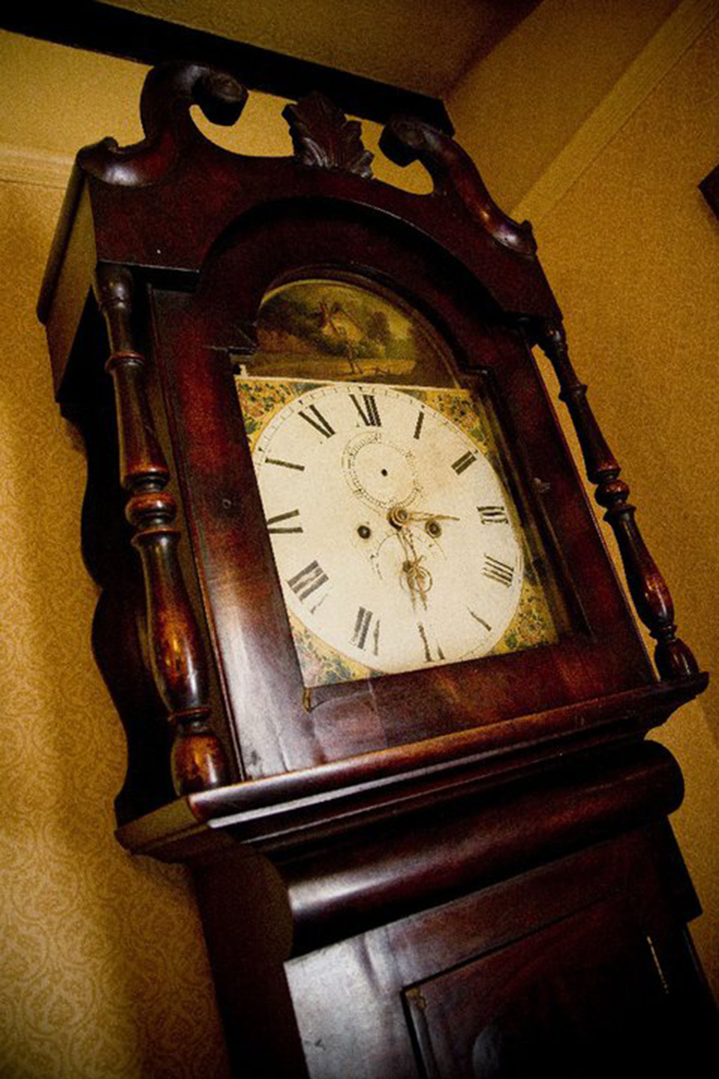 George Hotel grandfather clock 