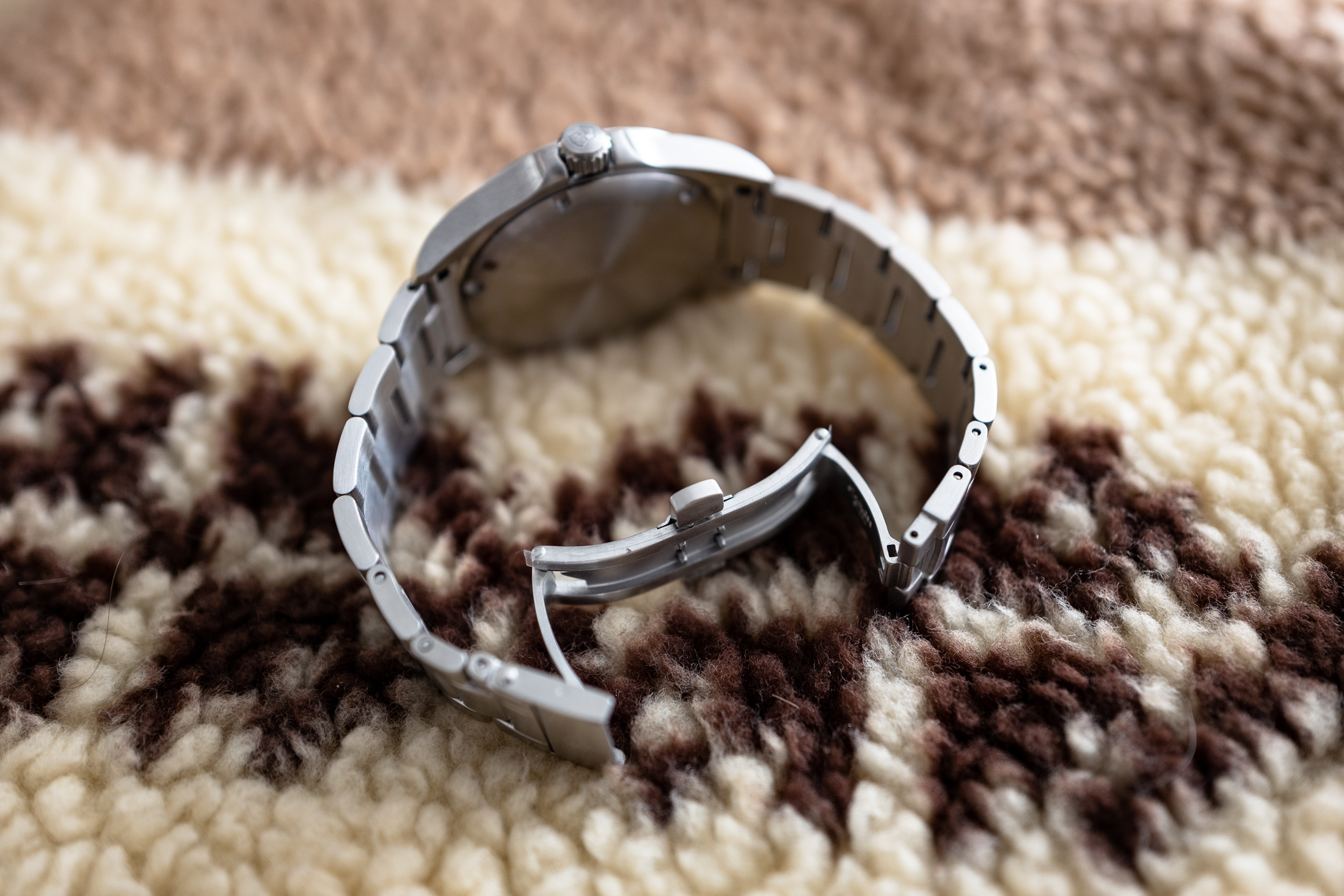 Bracelet and case details of the Victorinox Heritage