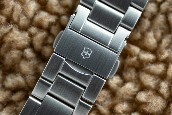 Clasp details for Victorinox Heritage