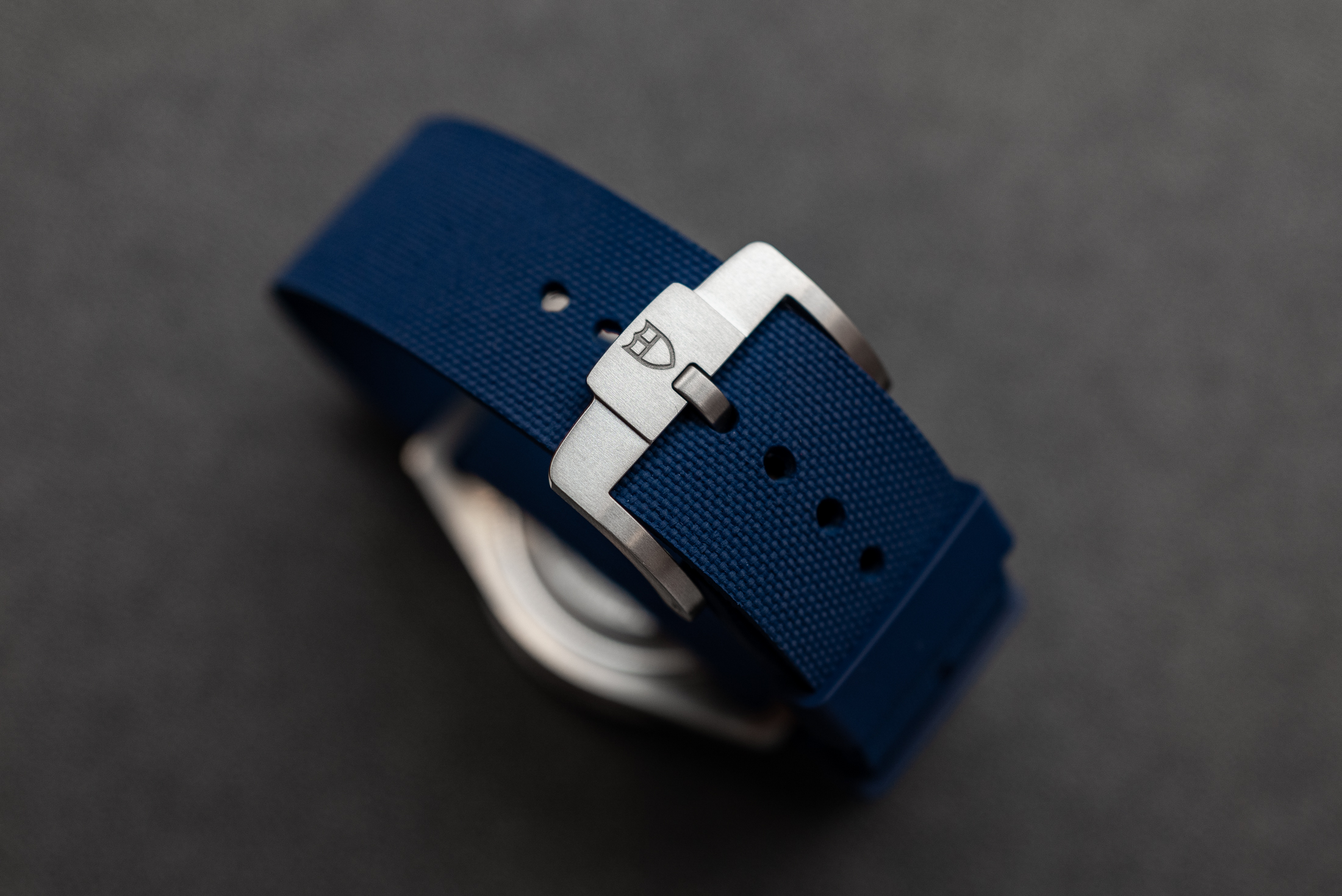 The buckle of the rubber strap on the FXD. 