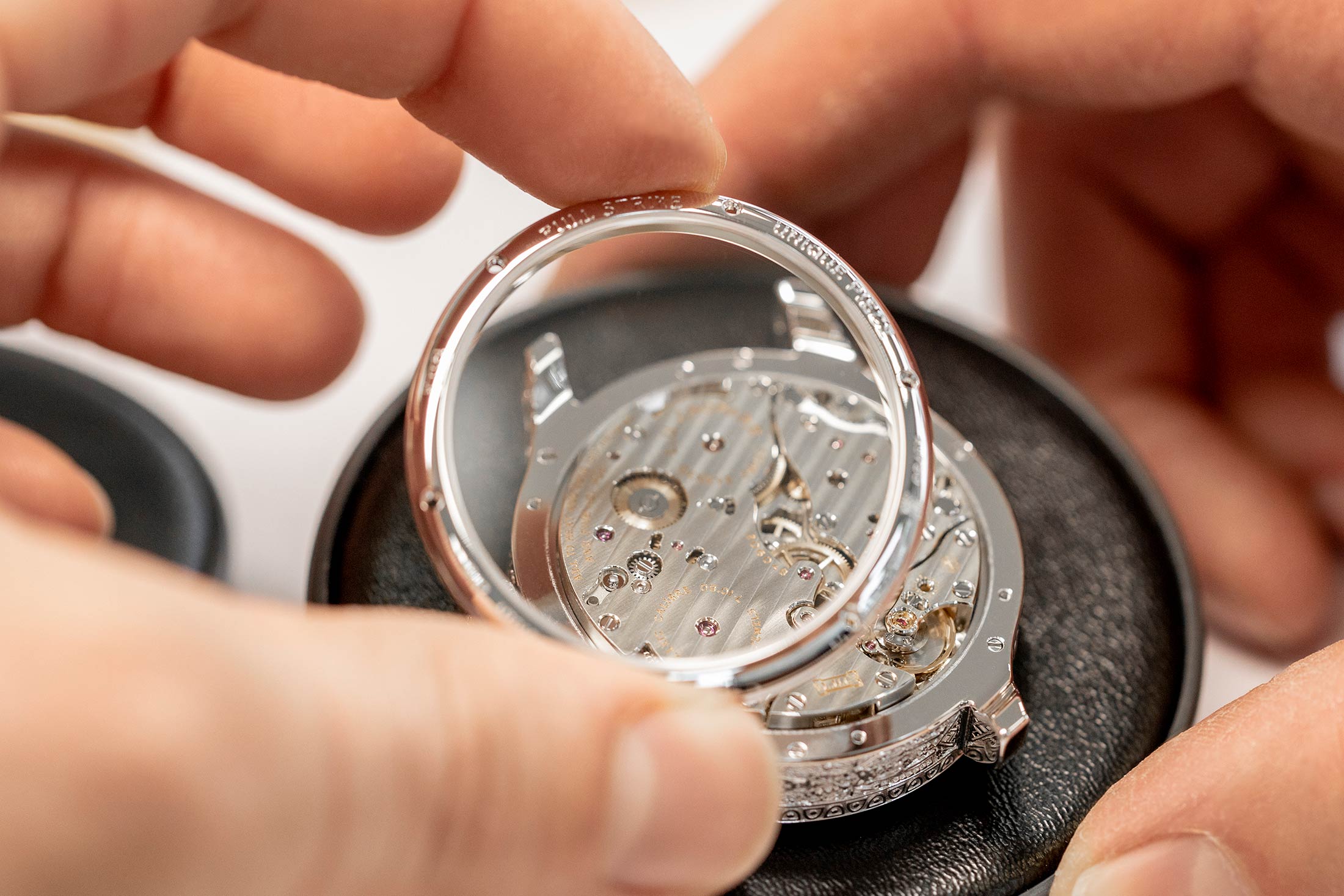 Assembling the caseback onto the cased watch