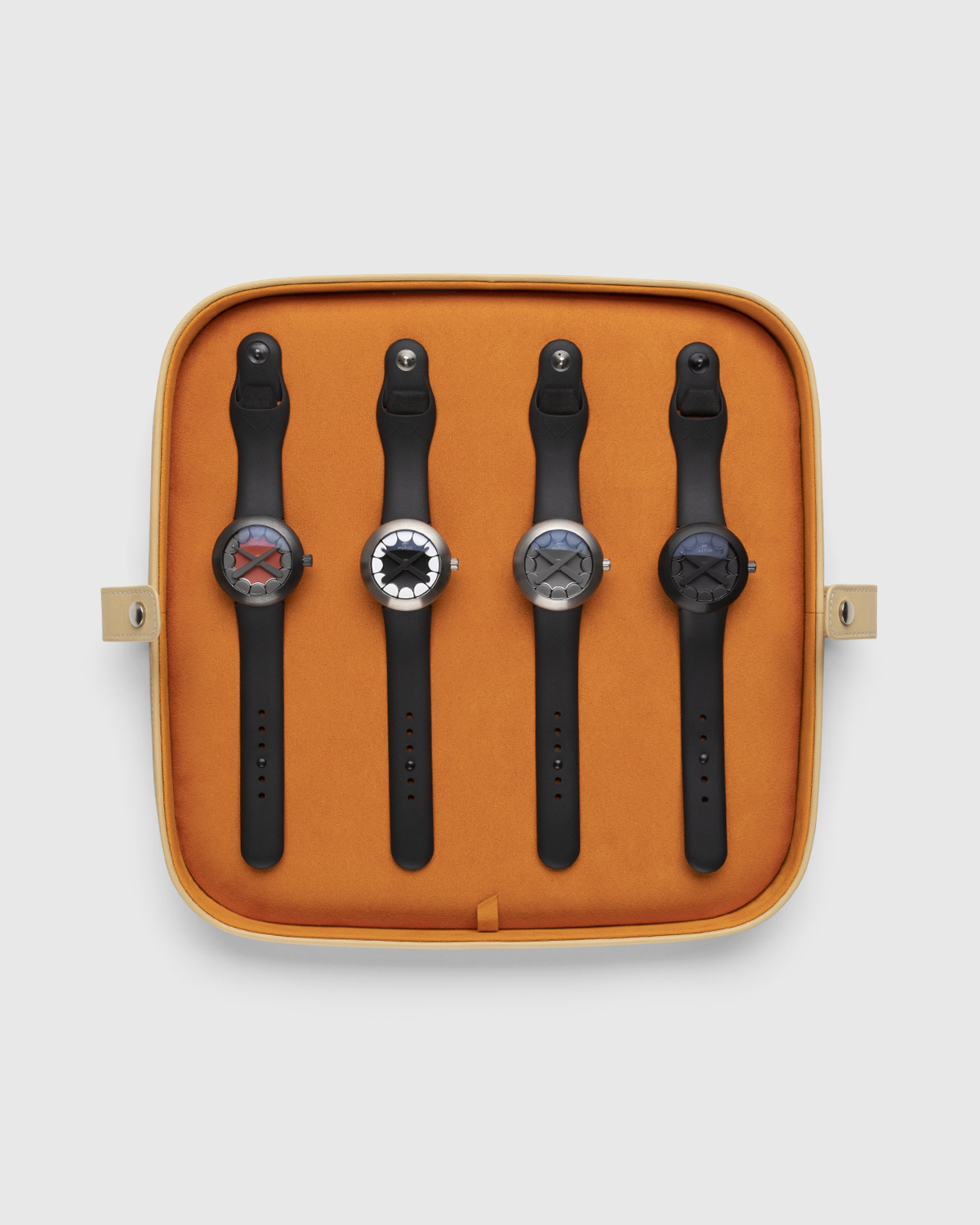 Buying, Selling, & Collecting: HIGHSNOBIETYがKAWS×アイクポッド