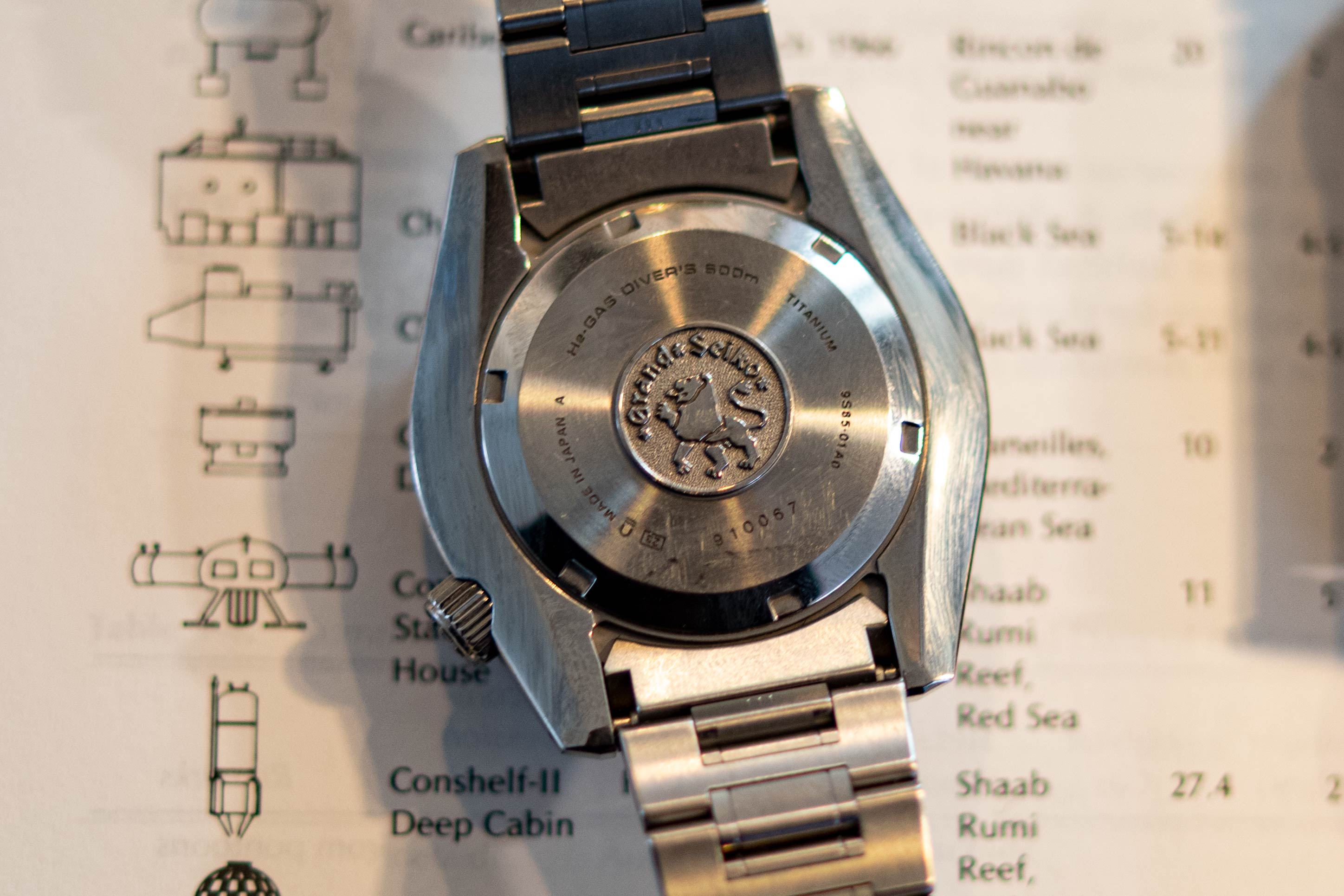 This isn't a monobloc case! 