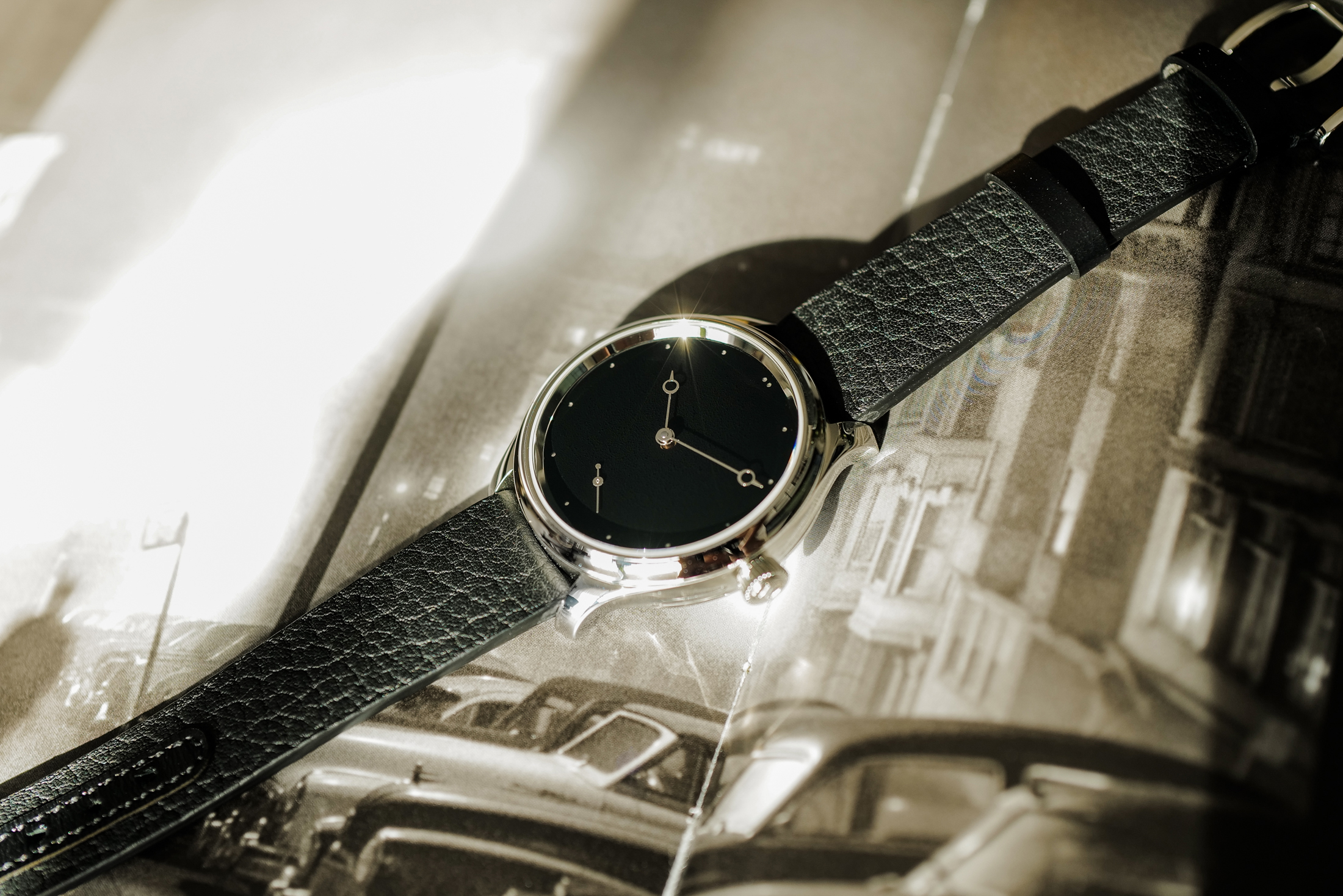 Introducing: H.モーザー エンデバー・スモールセコンド トータル