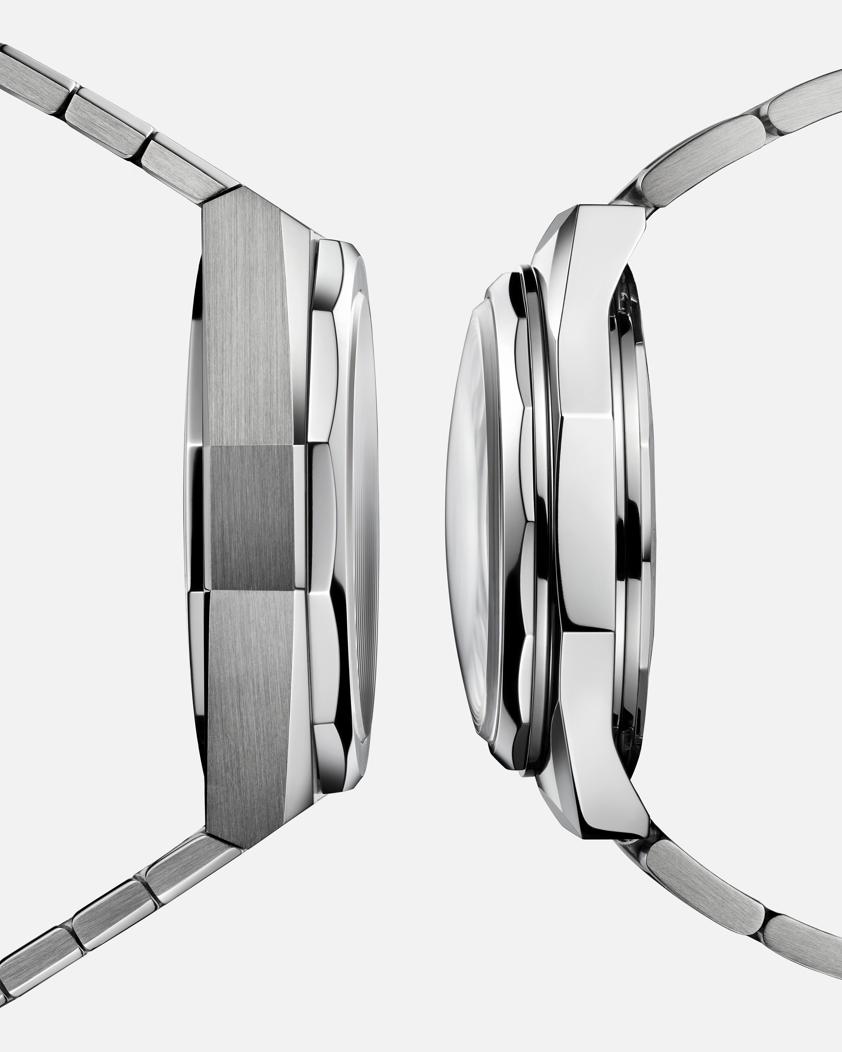 A side-by-side image of the case profiles for the Zenith Defy Skyline and the Zenith Defy Revival A3642.