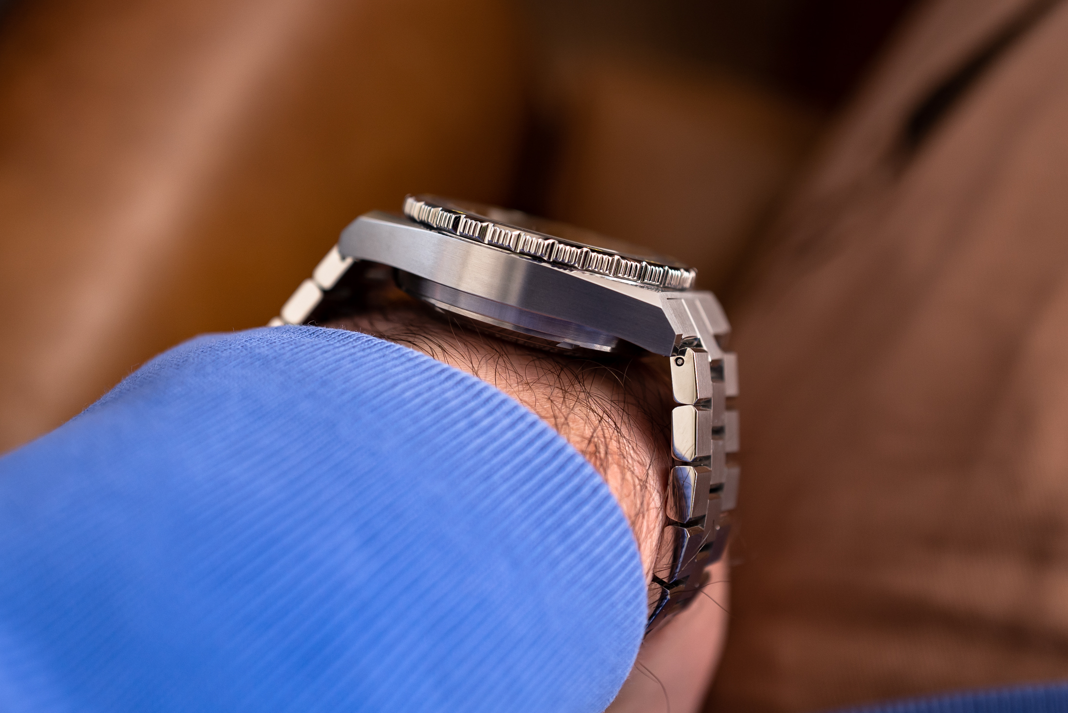 The wrist profile of the Doxa 600T. 
