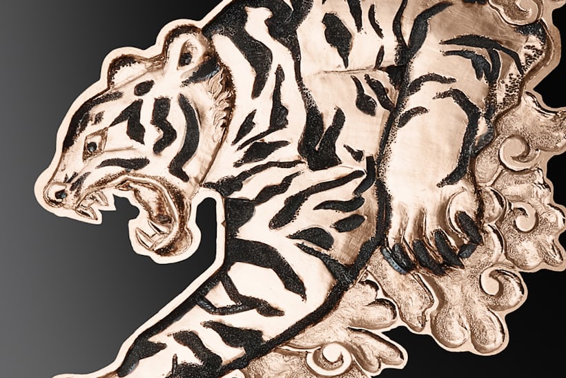 Close up of the tiger engraving.