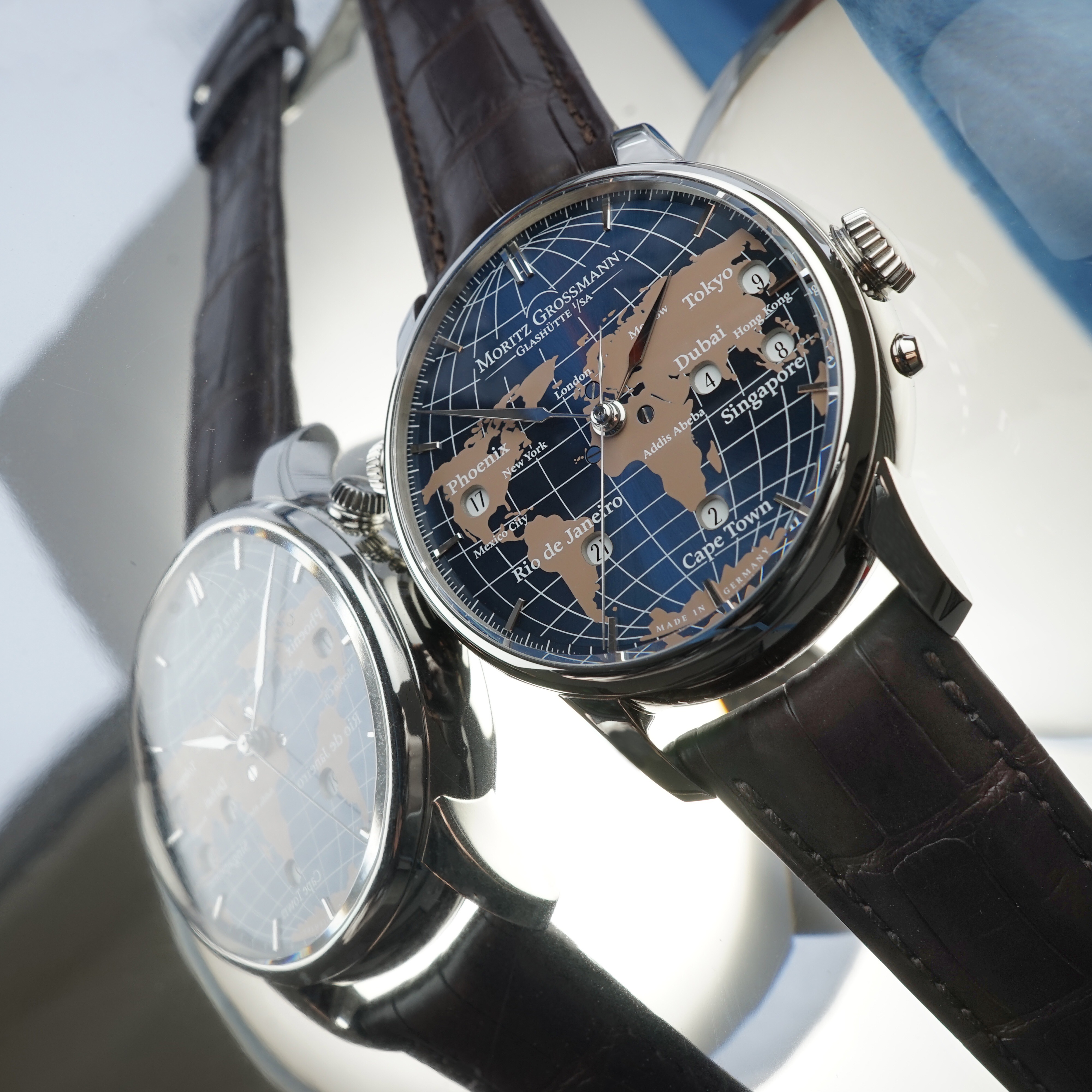 A lifestyle image of the Moritz Grossmann Universalzeit 