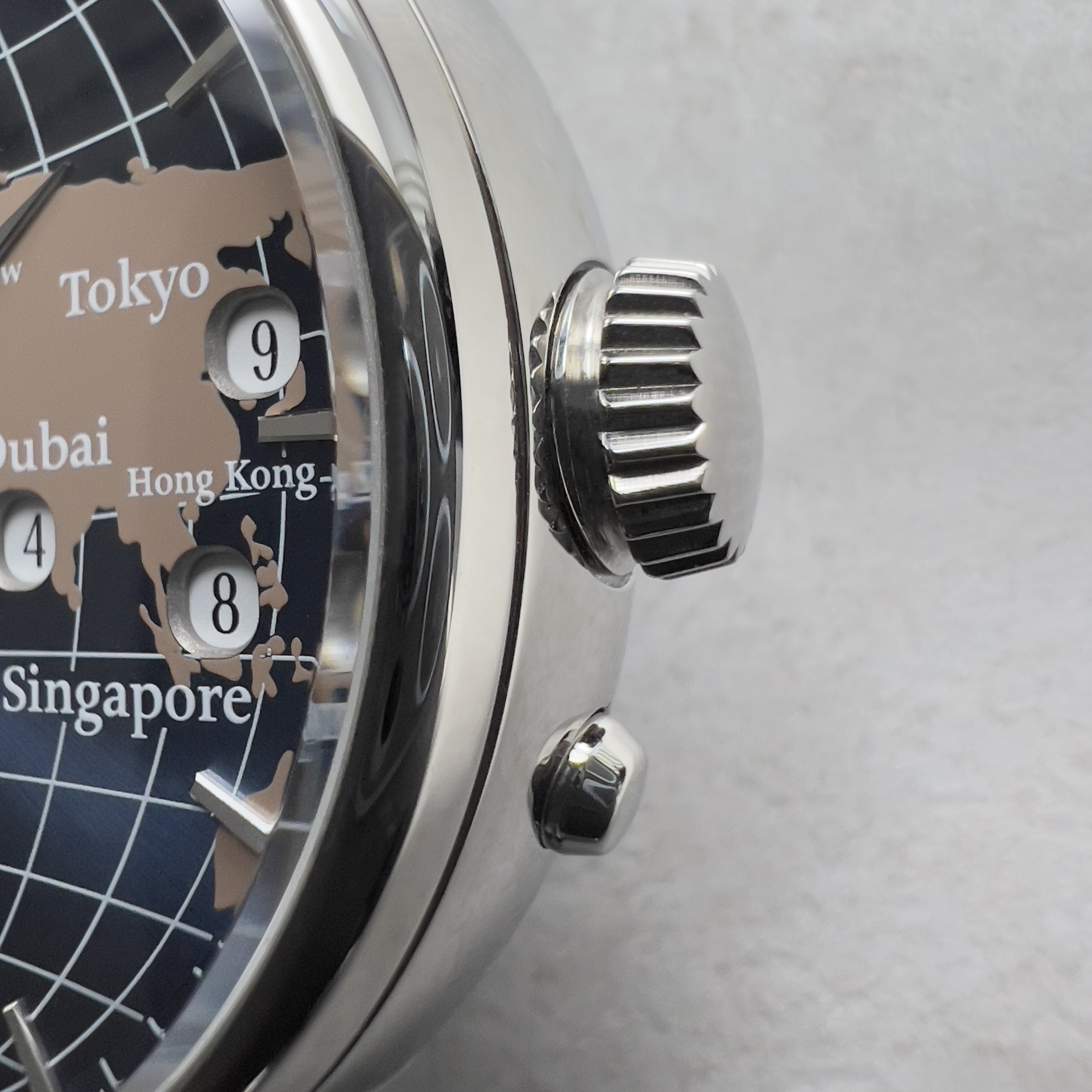 A close-up shot of the steel case on the Moritz Grossmann Universalzeit 