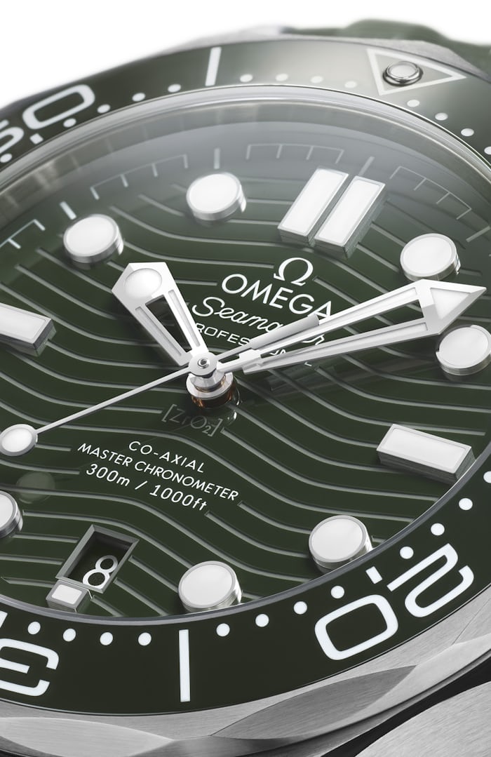 Omega Seamaster Diver 300m Green Close-Up