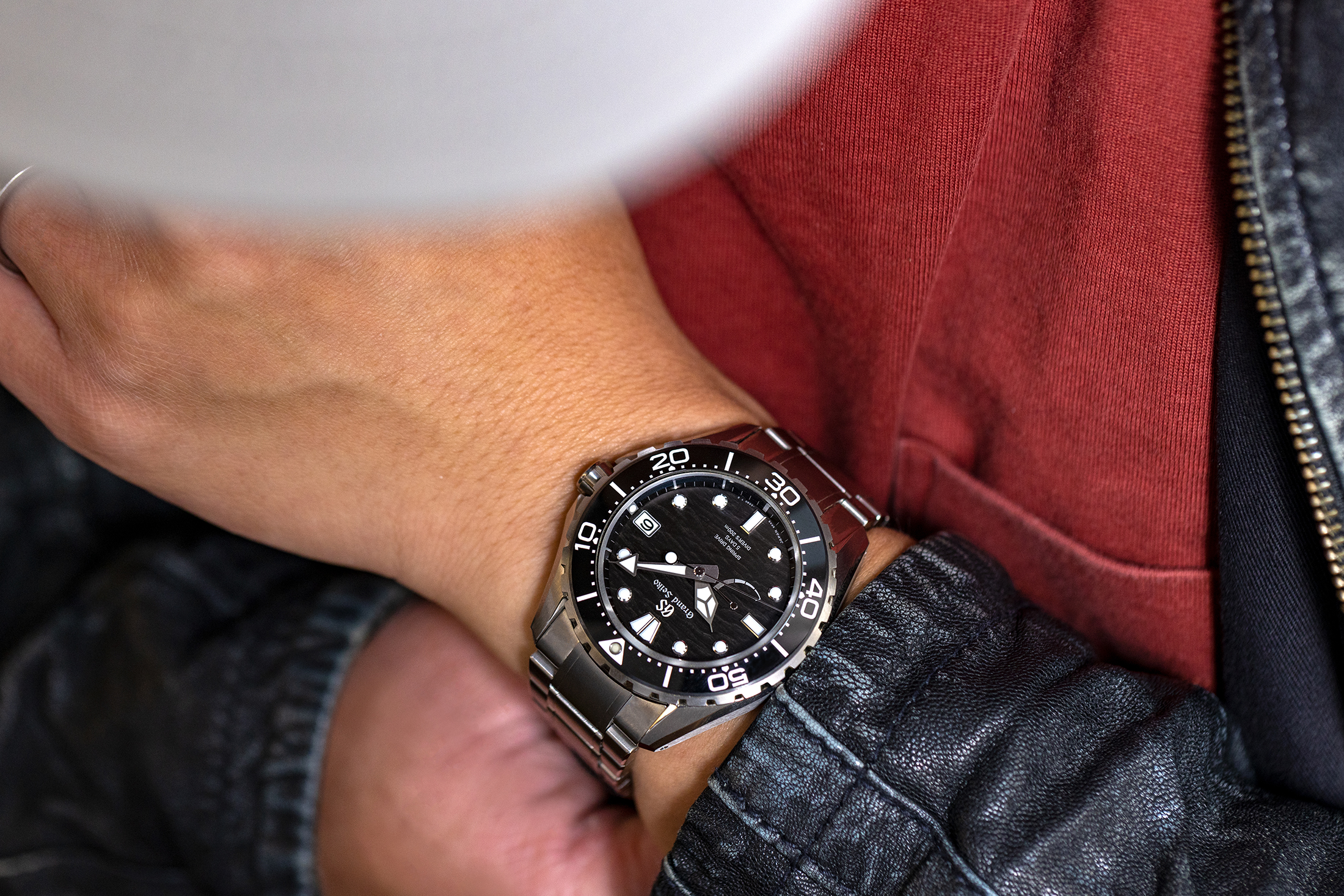 A man wears the new Grand Seiko Spring Drive Diver SLGA015.