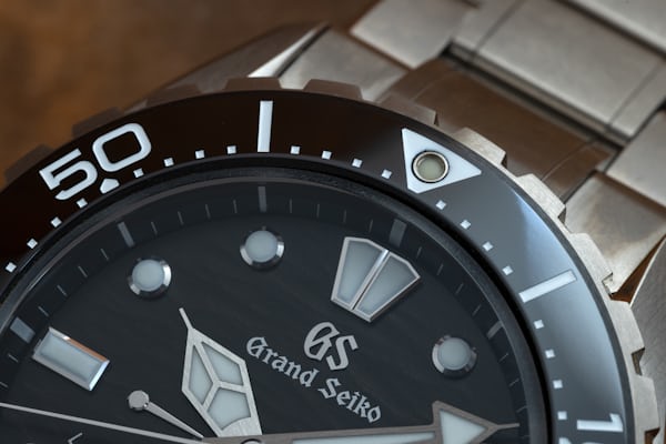 A close-up on the bezel of the new Grand Seiko Spring Drive Diver SLGA015.
