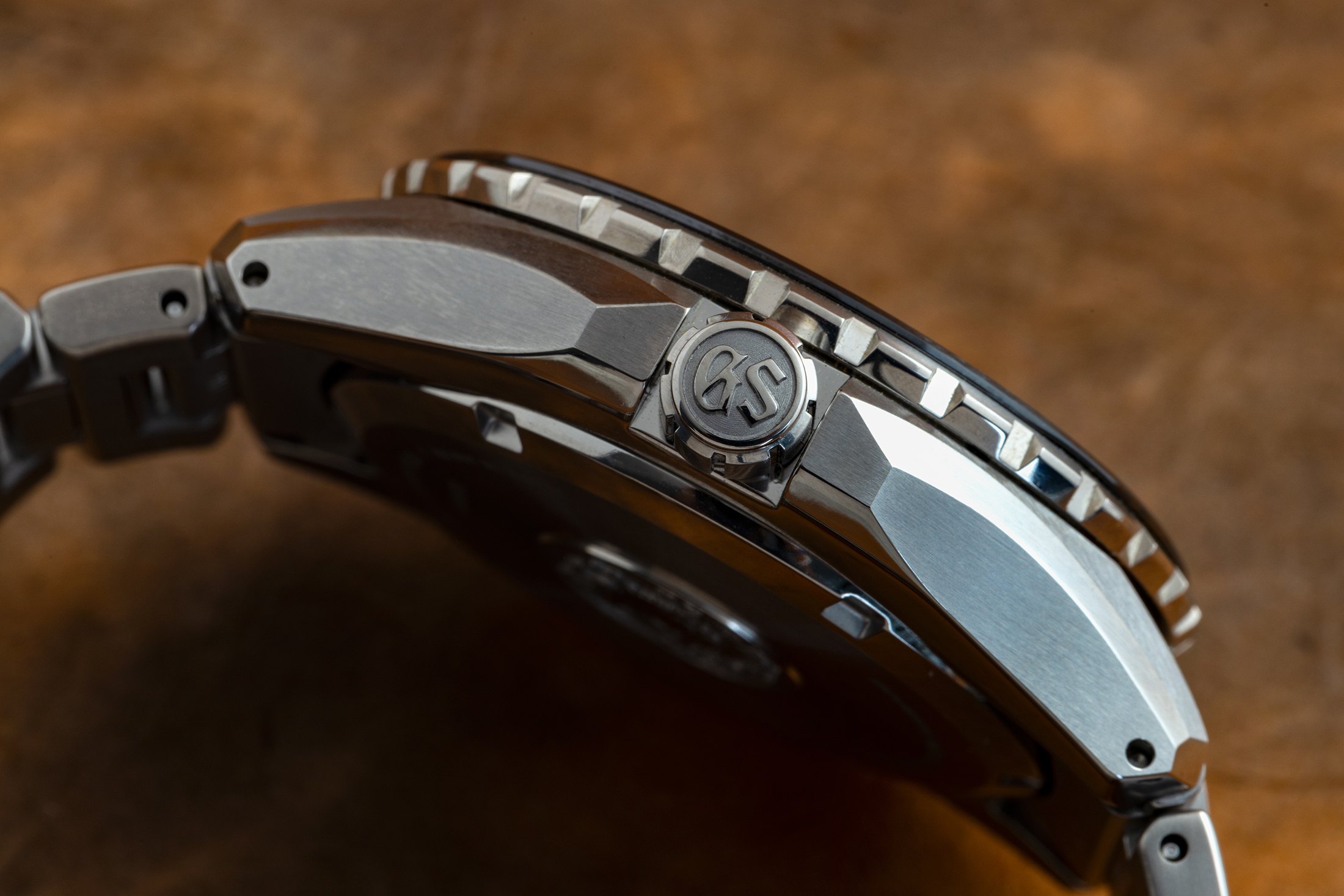 The crown of the Grand Seiko Spring Drive Diver SLGA015.