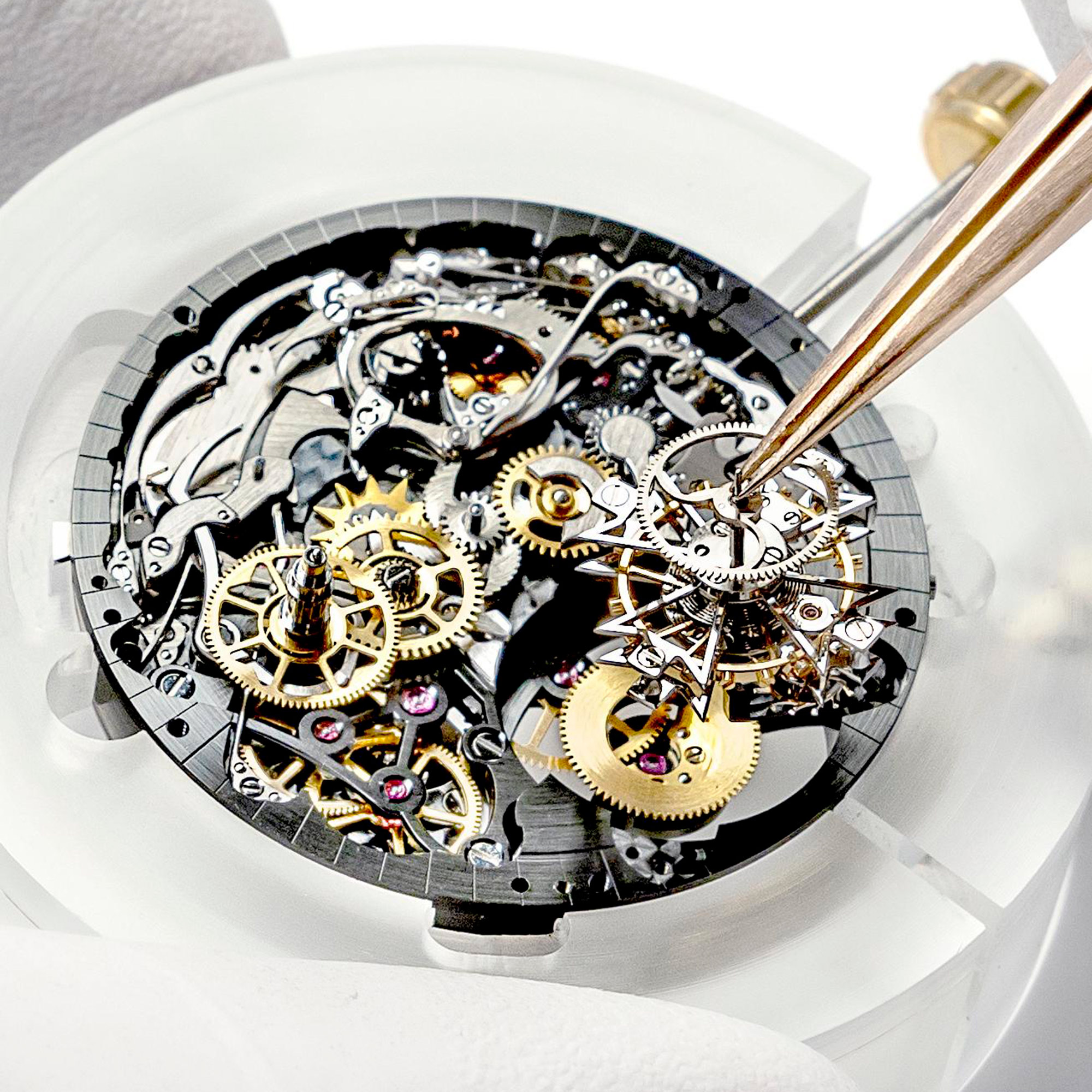 Installing the tourbillon in caliber 2757
