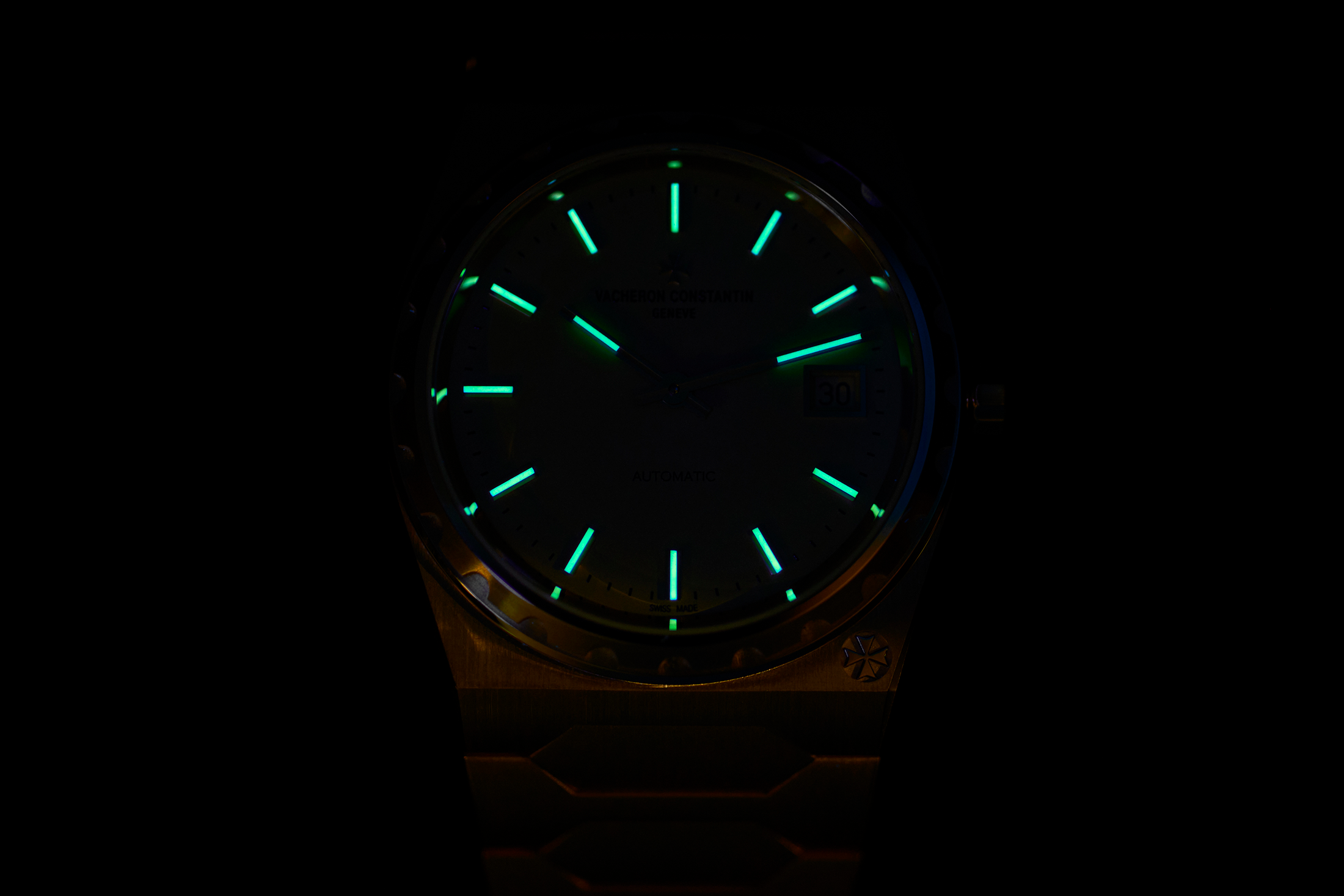 vacheron 222 watches wonders 2022 lume shot