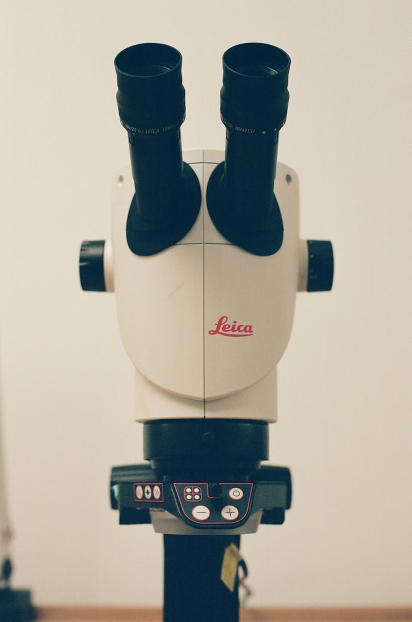Leica telescope pictured. 