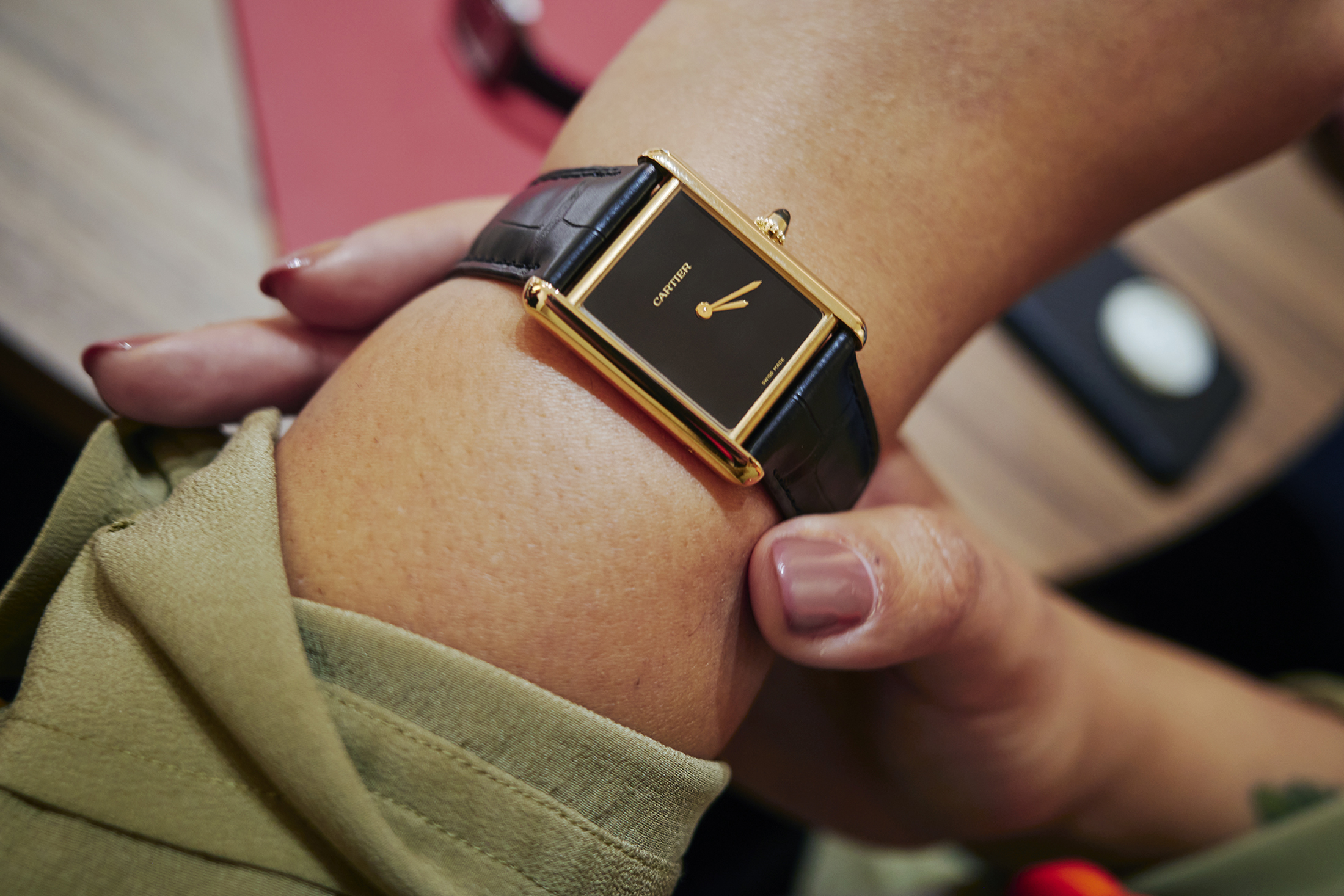 Tank LC gold on wrist
