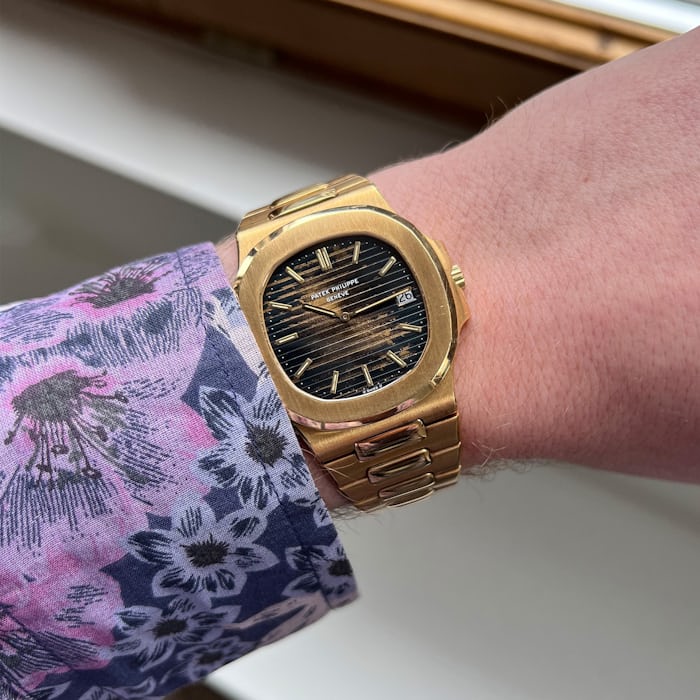 Patek Philippe 'Jumbo' Nautilus, Ref. 3700/1J Yellow gold wristwatch with date, tropical dial and bracelet Made in 1979