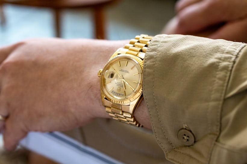 腕時計金色　金？