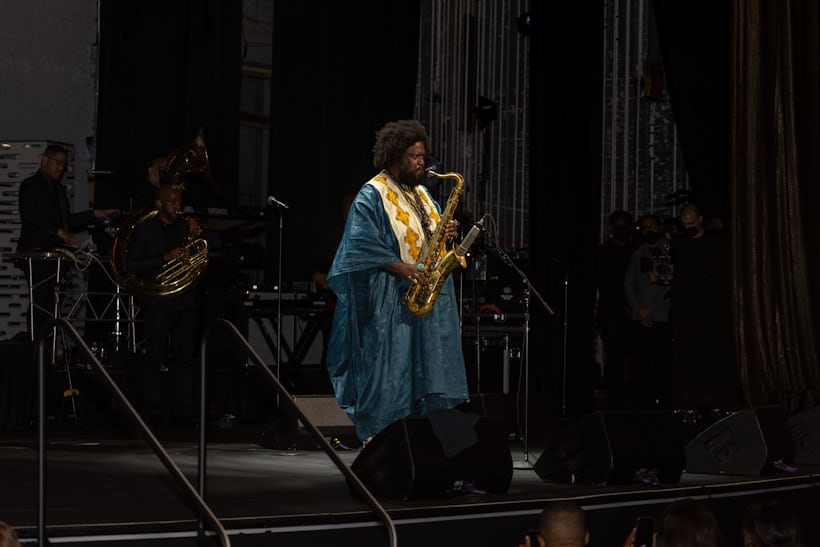 Kamasi Washington plays the saxophone 