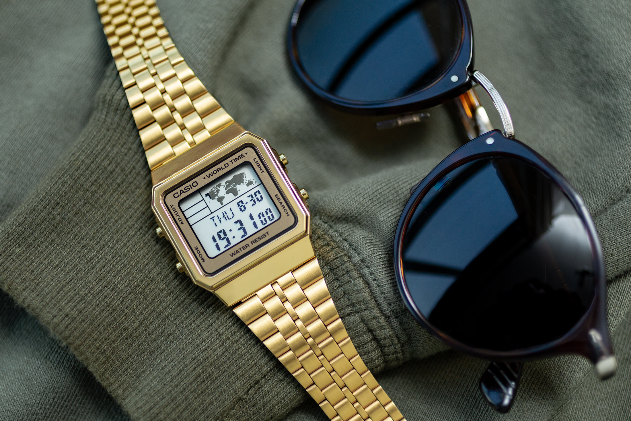 Hands-On: カシオ A500WGA-9DF “金の”ワールドタイマーを実機