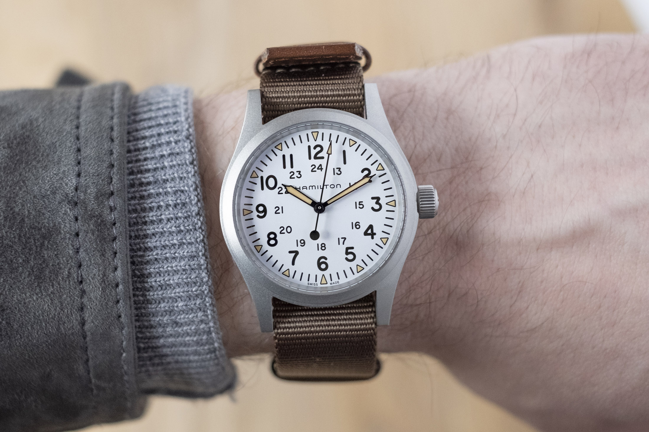 Introducing: ハミルトン カーキ フィールド メカの新たなカラー（編集部撮りおろし） - Hodinkee Japan （ホディンキー  日本版）