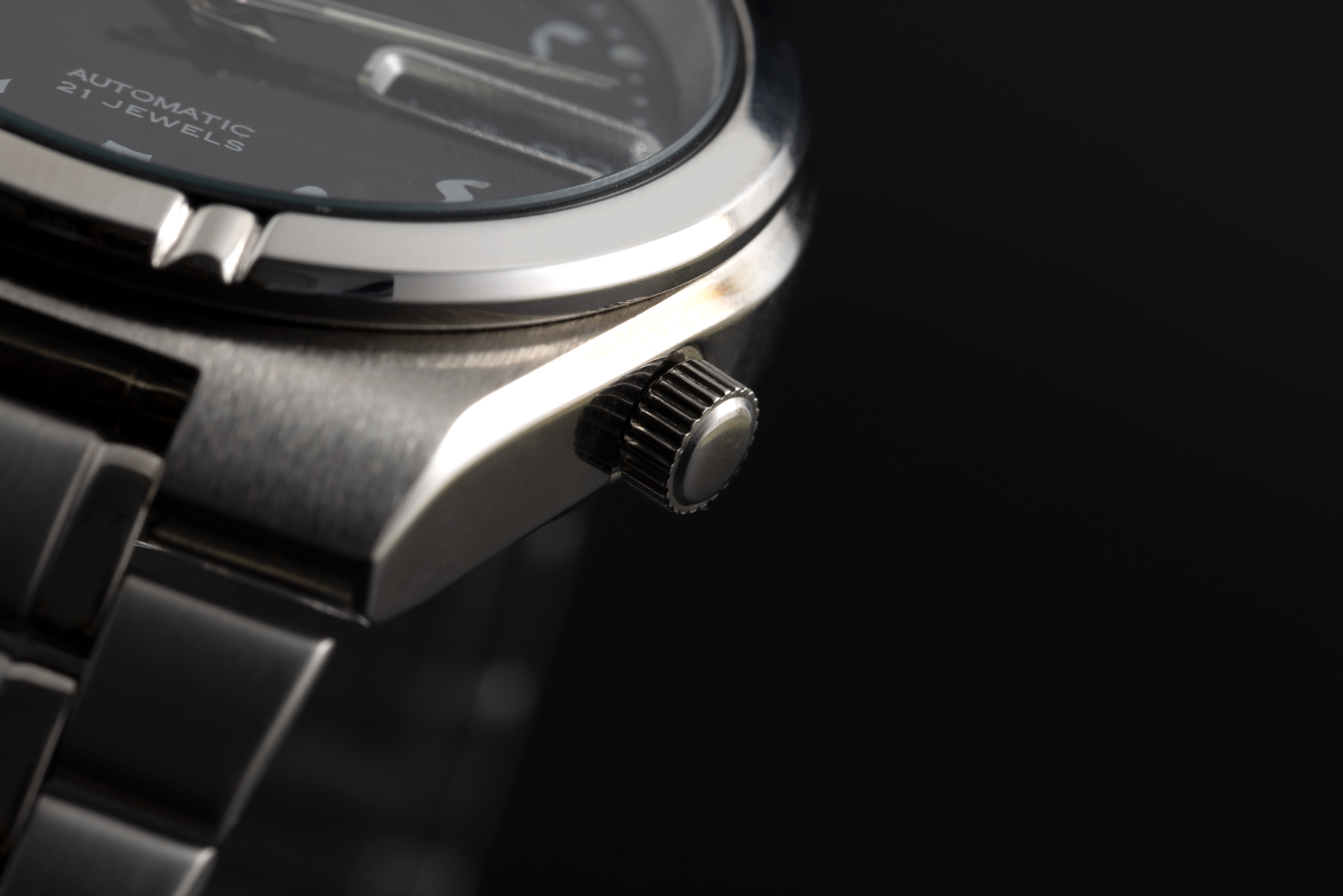 close-up of lug and crown on Arabic dial Seiko