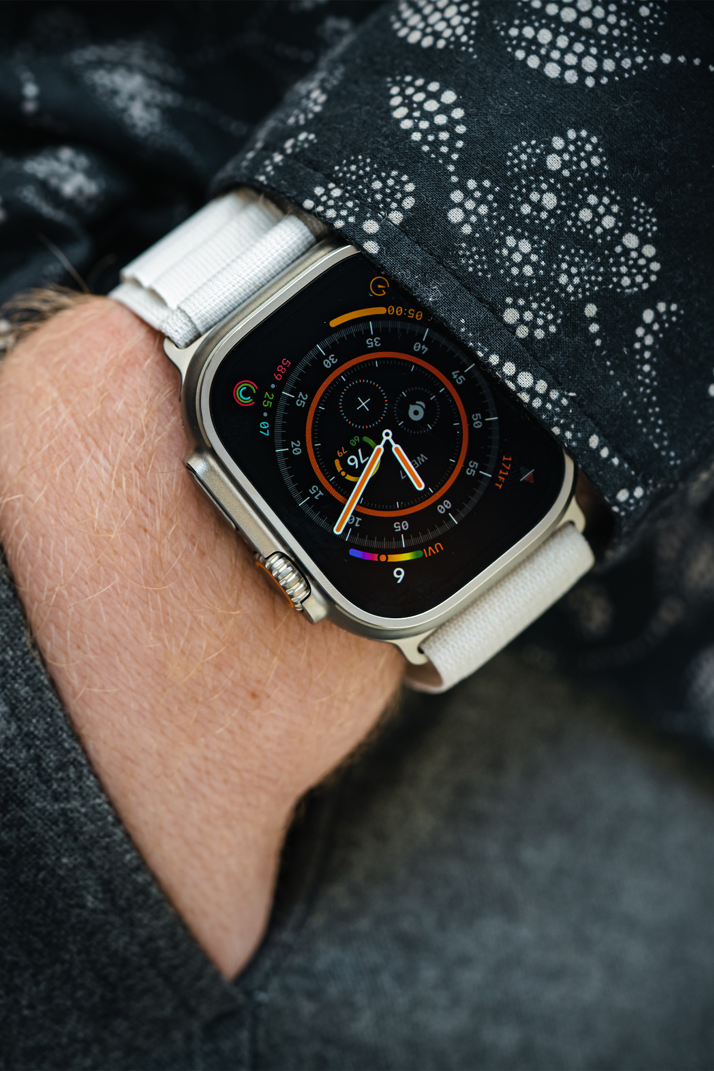 Apple Watch - Apple Watch Ultra スターライトアルパインループ S Amazon.com: Apple Watch Ultra [GPS + Cellular 49mm] Titanium