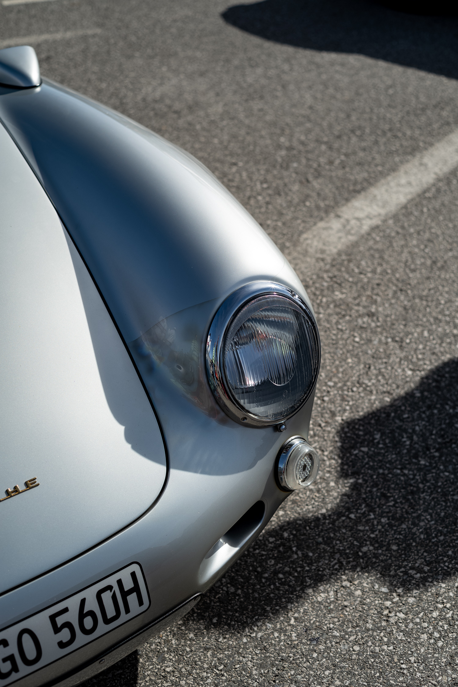 a porsche 550 headlight
