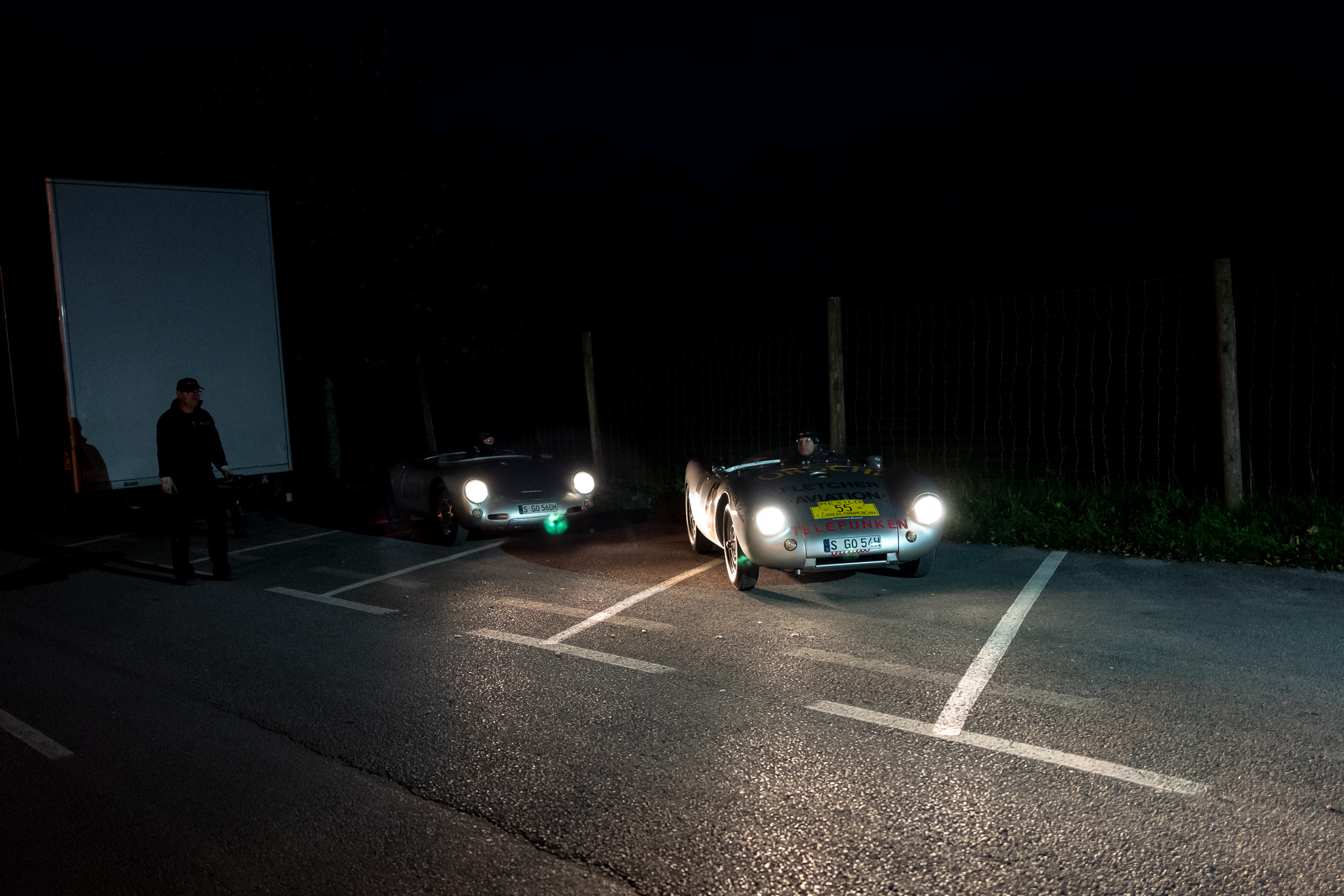 porsche 550s at night